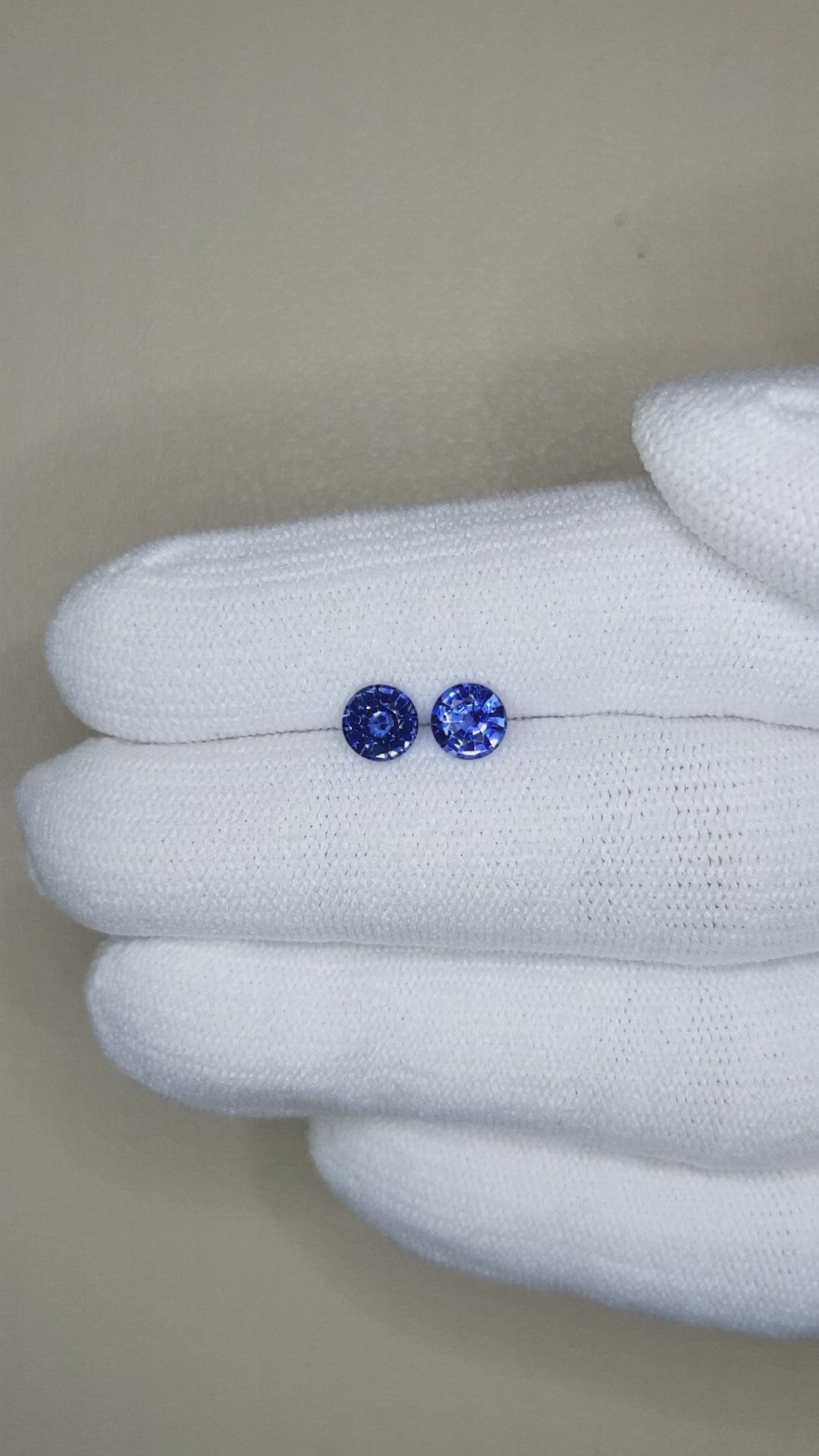 1.21&nbsp;Ct.Tw.Total Carat Weight Blue Sapphire Pair from Ceylon (Sri Lanka) Size Video