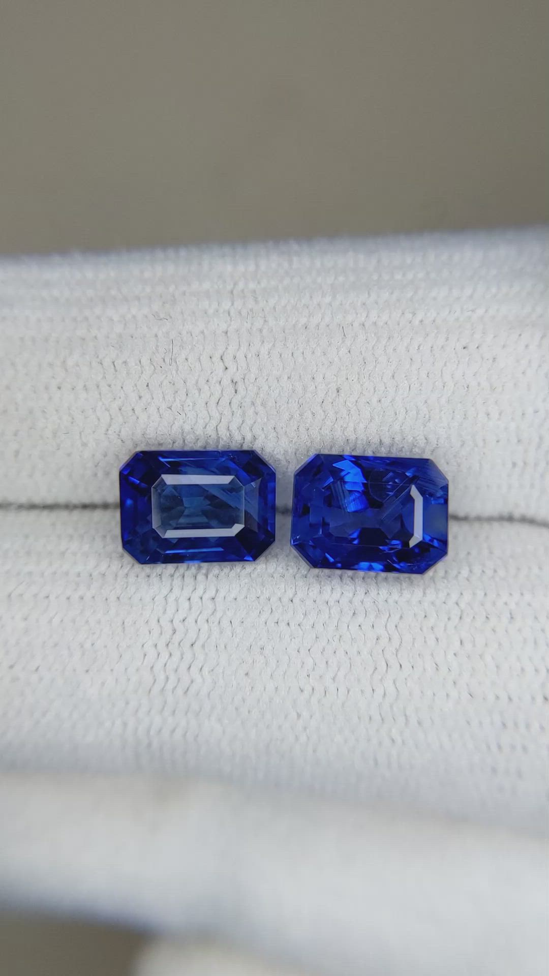 4.43&nbsp;Ct.Tw.Total Carat Weight Blue Sapphire Pair from Ceylon (Sri Lanka) Size Video