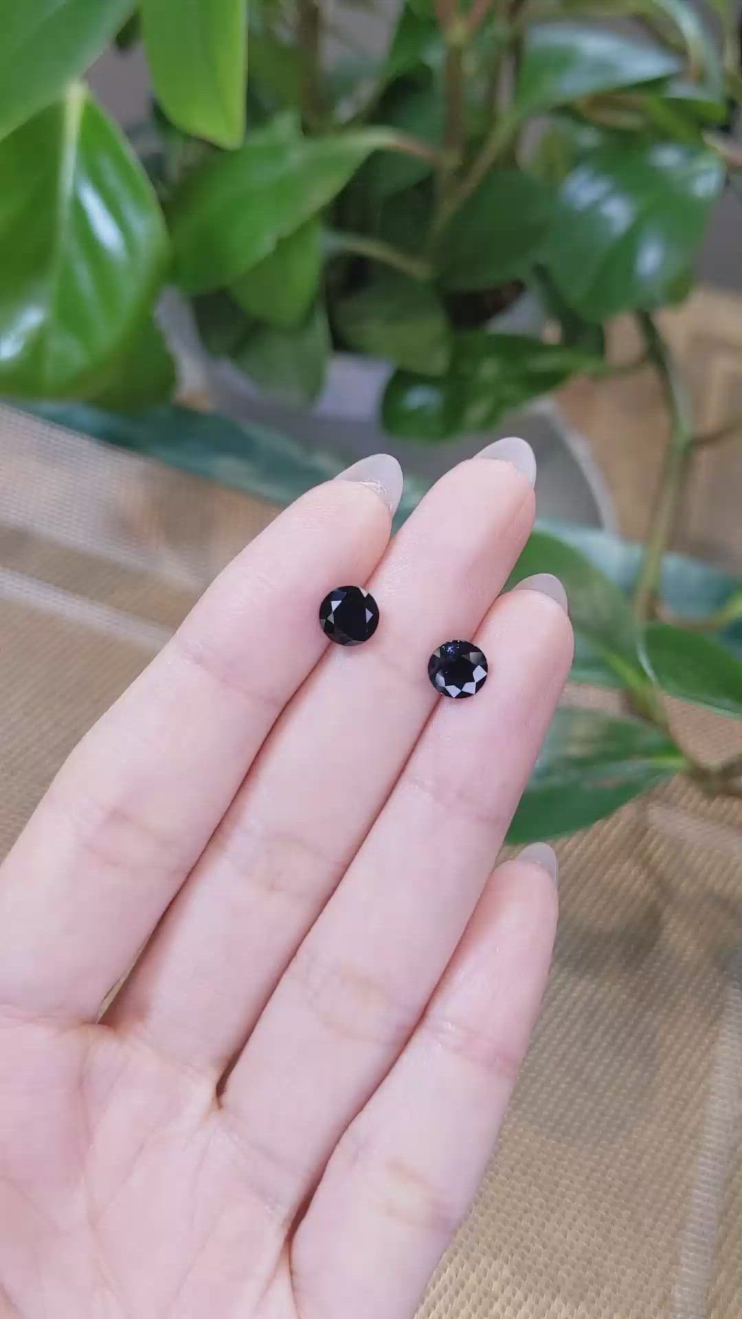 2.10&nbsp;Ct.Tw.Total Carat Weight Blue Sapphire Pair from Ceylon (Sri Lanka) Size Video