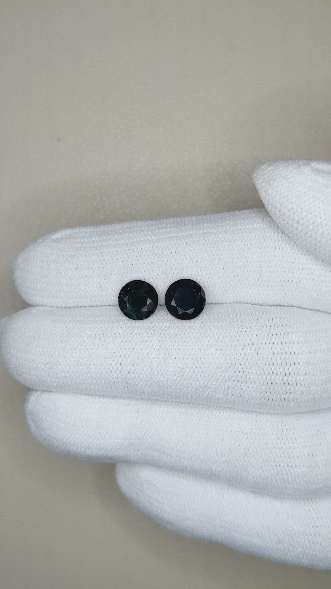 2.10&nbsp;Ct.Tw.Total Carat Weight Blue Sapphire Pair from Ceylon (Sri Lanka) Size Video