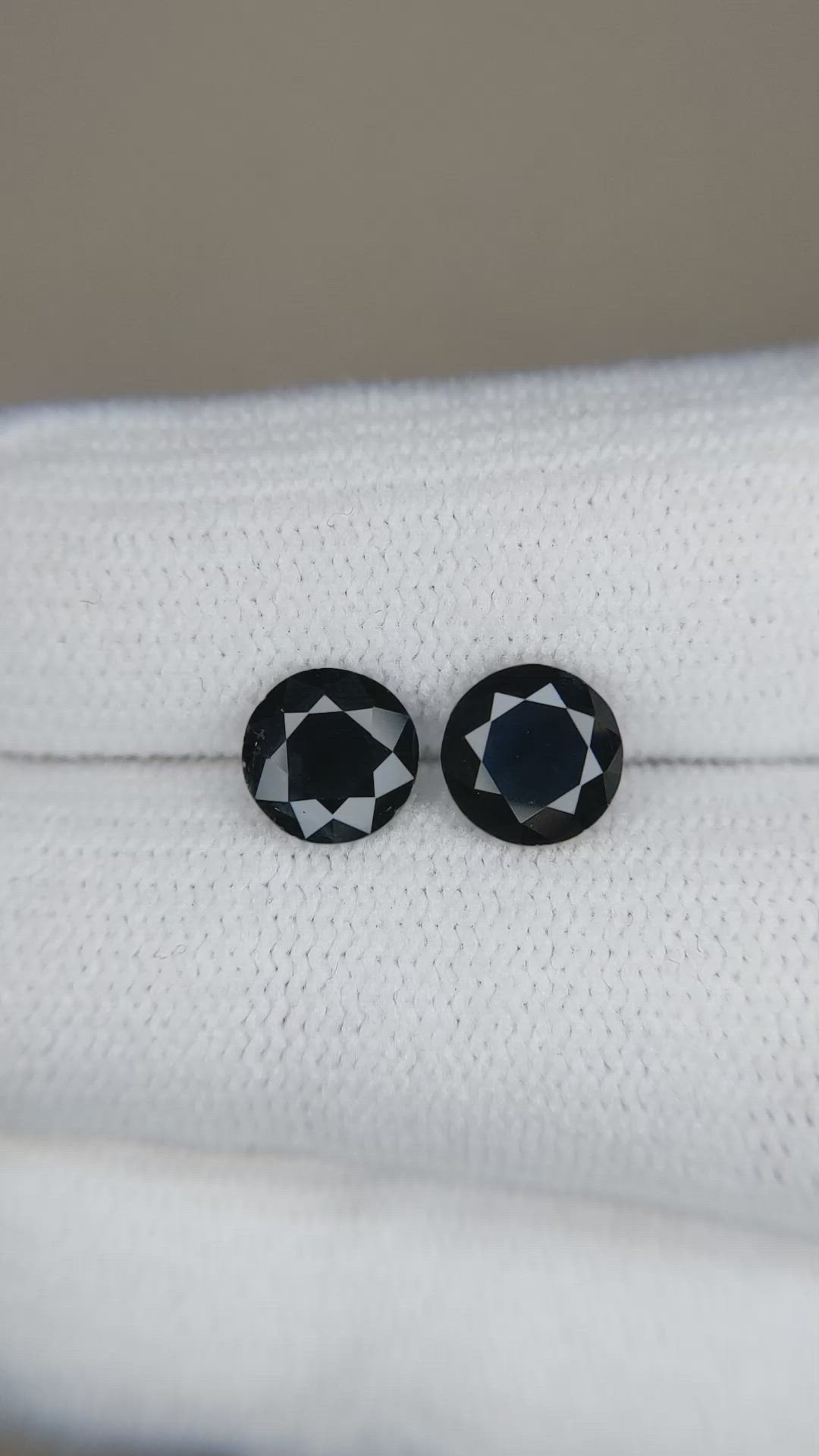 2.10&nbsp;Ct.Tw.Total Carat Weight Blue Sapphire Pair from Ceylon (Sri Lanka) Size Video