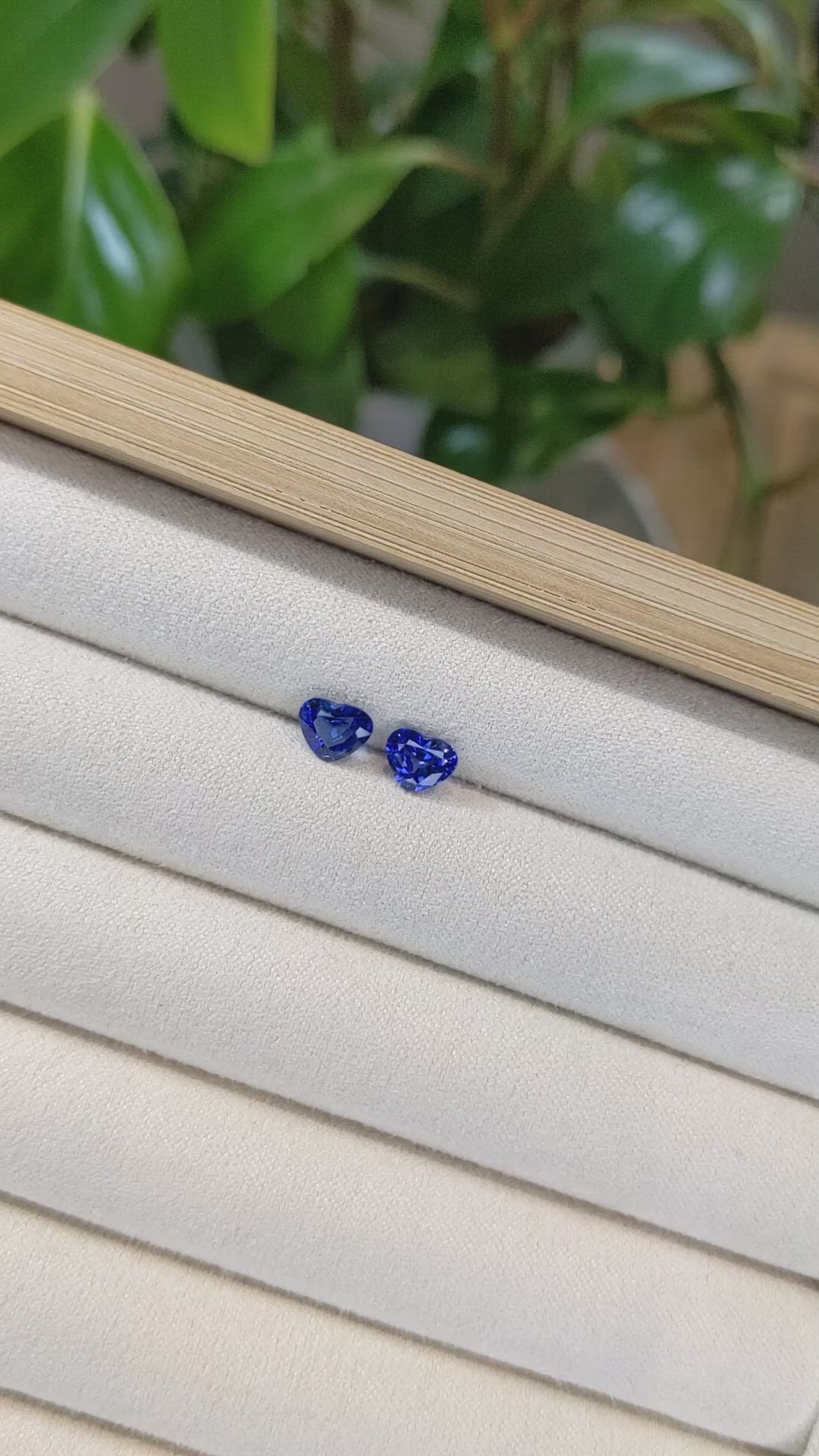 1.78&nbsp;Ct.Tw.Total Carat Weight Blue Sapphire Pair from Ceylon (Sri Lanka) Size Video