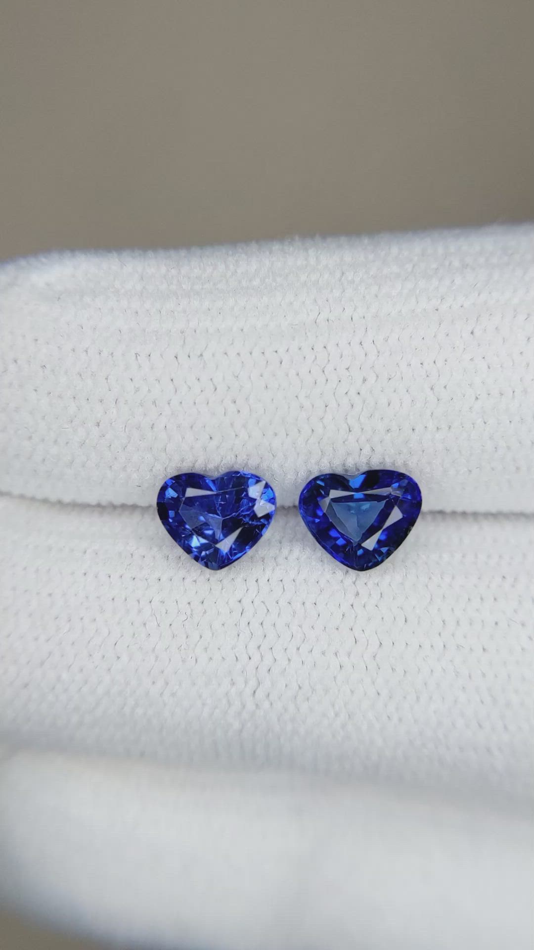 1.78&nbsp;Ct.Tw.Total Carat Weight Blue Sapphire Pair from Ceylon (Sri Lanka) Size Video