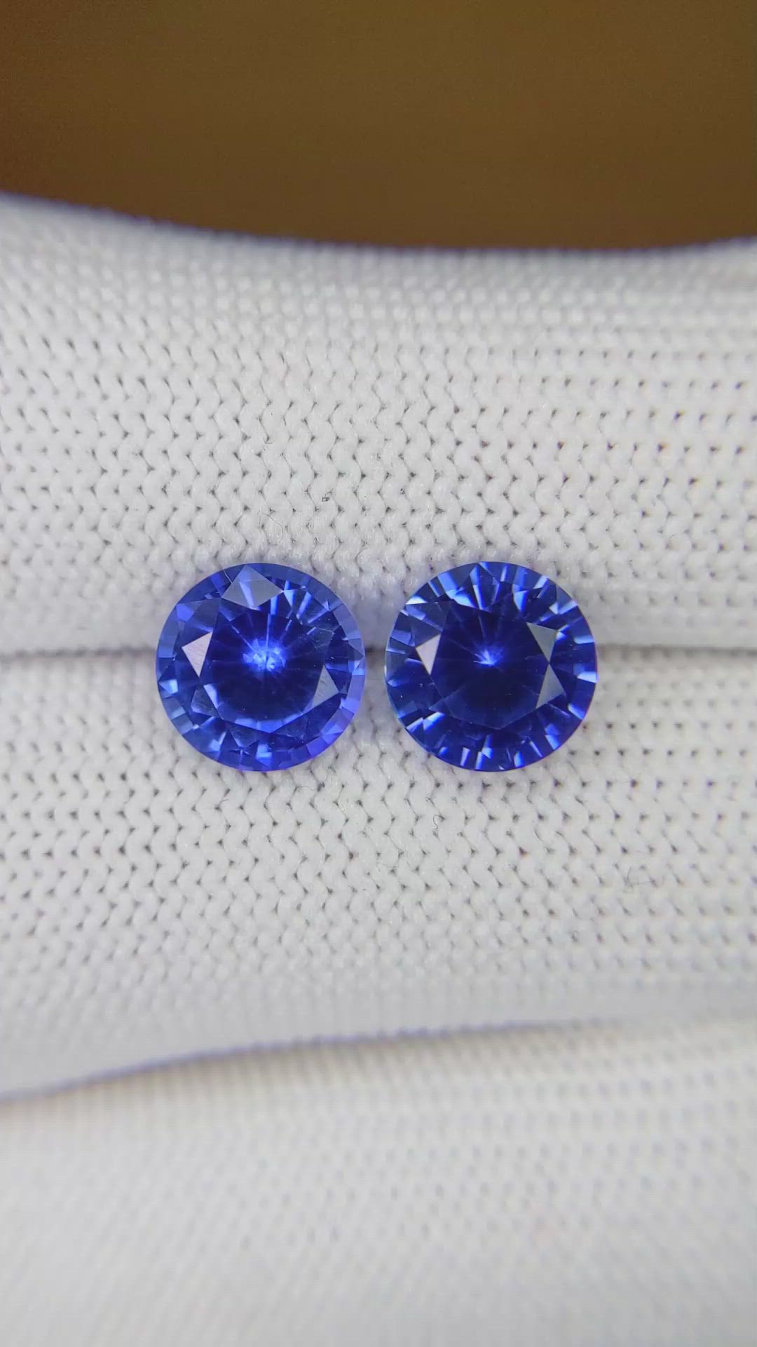 5.13&nbsp;Ct.Tw.Total Carat Weight Blue Sapphire Pair from Ceylon (Sri Lanka) Size Video