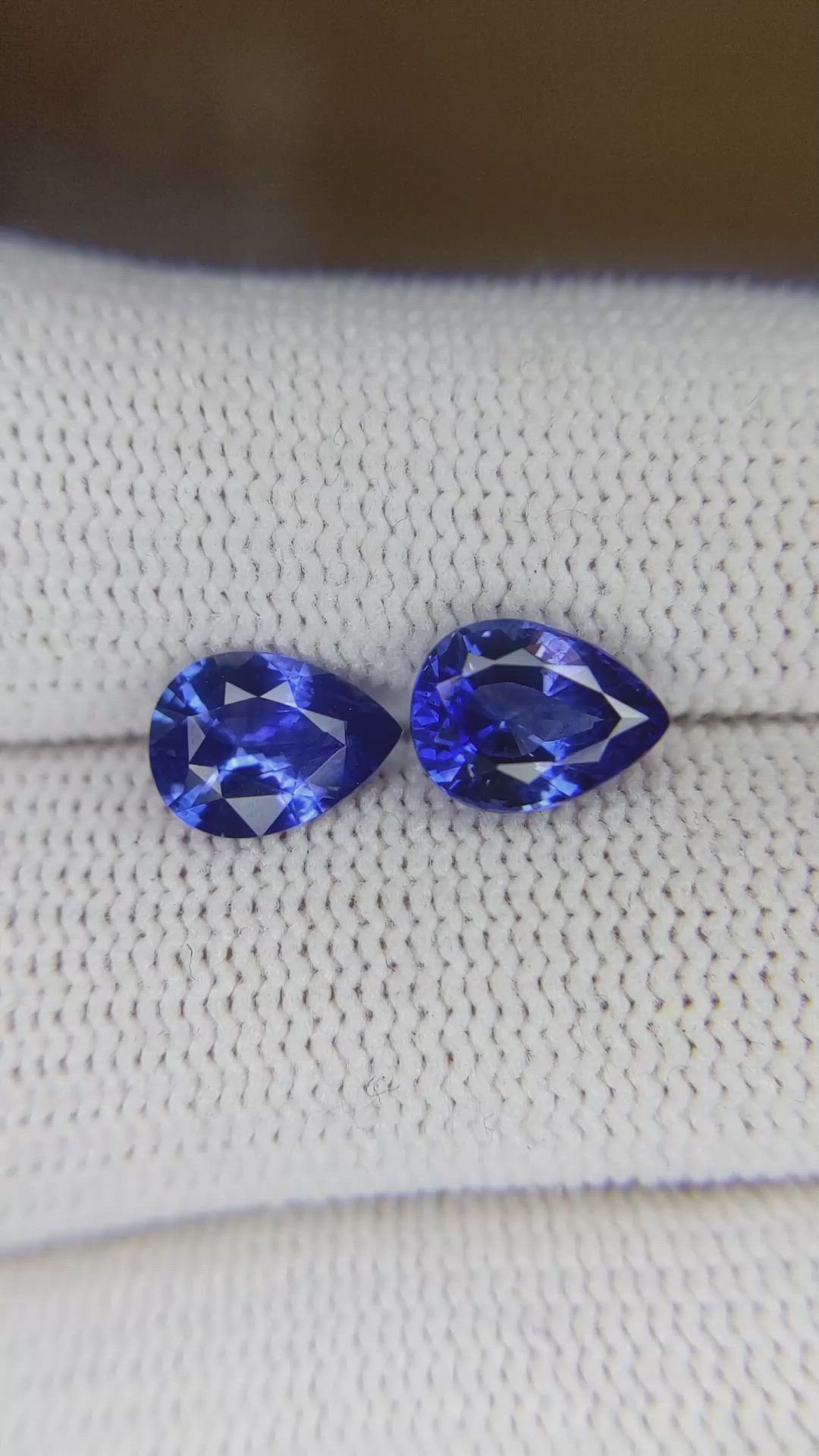 2.92&nbsp;Ct.Tw.Total Carat Weight Blue Sapphire Pair from Ceylon (Sri Lanka) Size Video