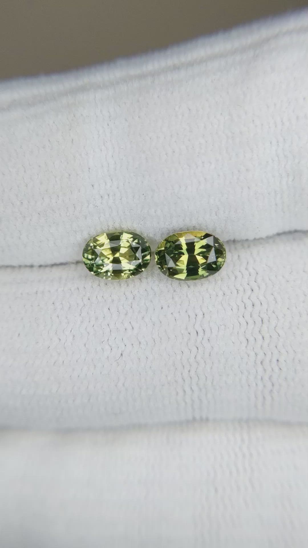 2.12&nbsp;Ct.Tw.Total Carat Weight Yellowish Green Sapphire Pair from Ceylon (Sri Lanka) Size Video