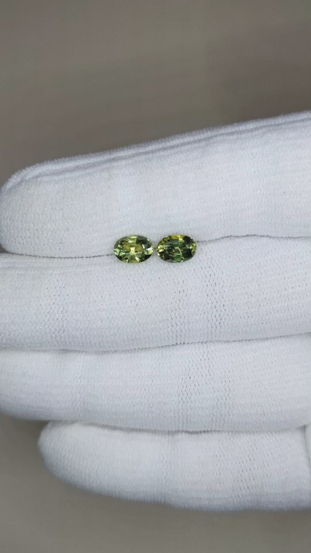 2.12&nbsp;Ct.Tw.Total Carat Weight Yellowish Green Sapphire Pair from Ceylon (Sri Lanka) Size Video