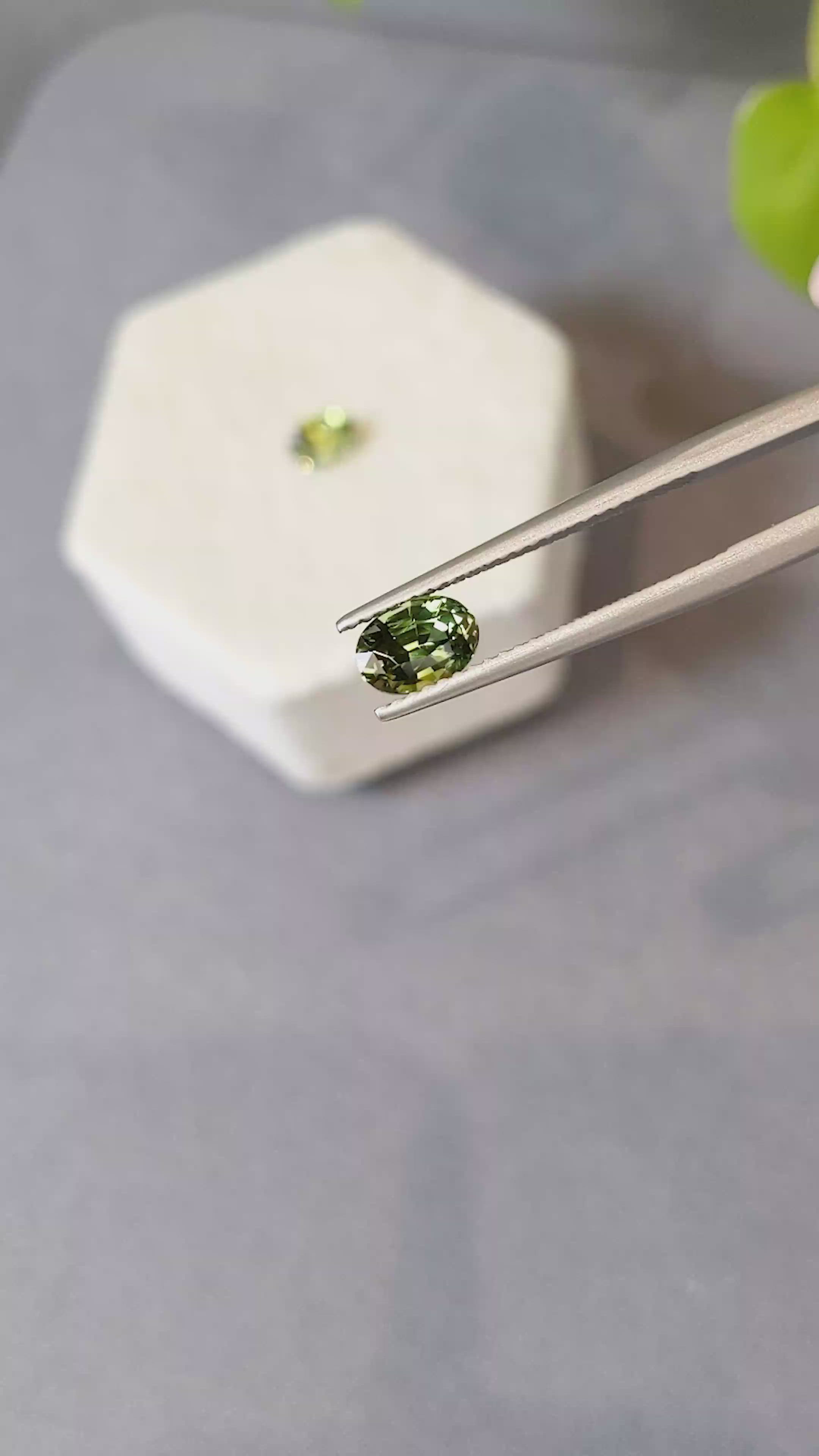 2.12&nbsp;Ct.Tw.Total Carat Weight Yellowish Green Sapphire Pair from Ceylon (Sri Lanka) Size Video