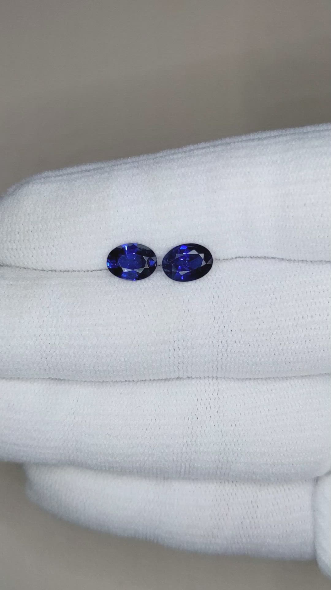 2.67&nbsp;Ct.Tw.Total Carat Weight Blue Sapphire Pair from Ceylon (Sri Lanka) Size Video