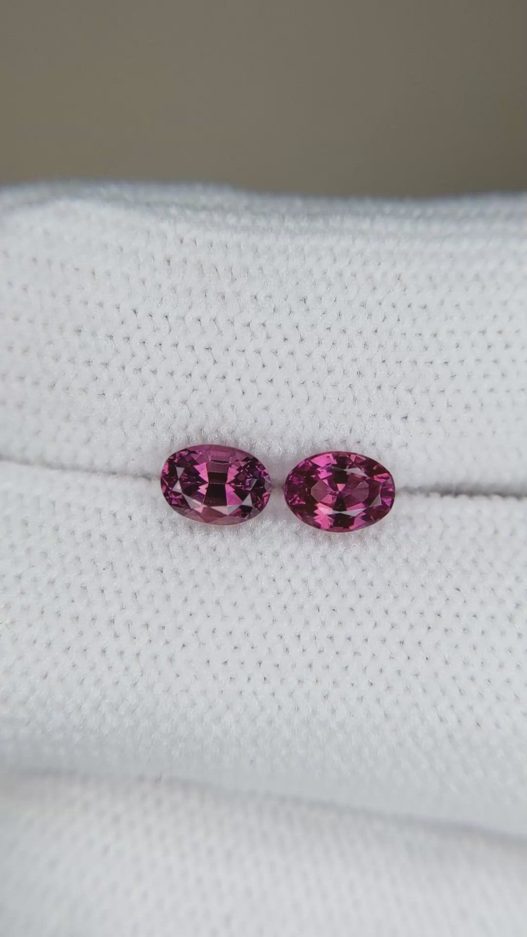 1.21&nbsp;Ct.Tw.Total Carat Weight Pinkish Purple Sapphire Pair from Ceylon (Sri Lanka) Size Video