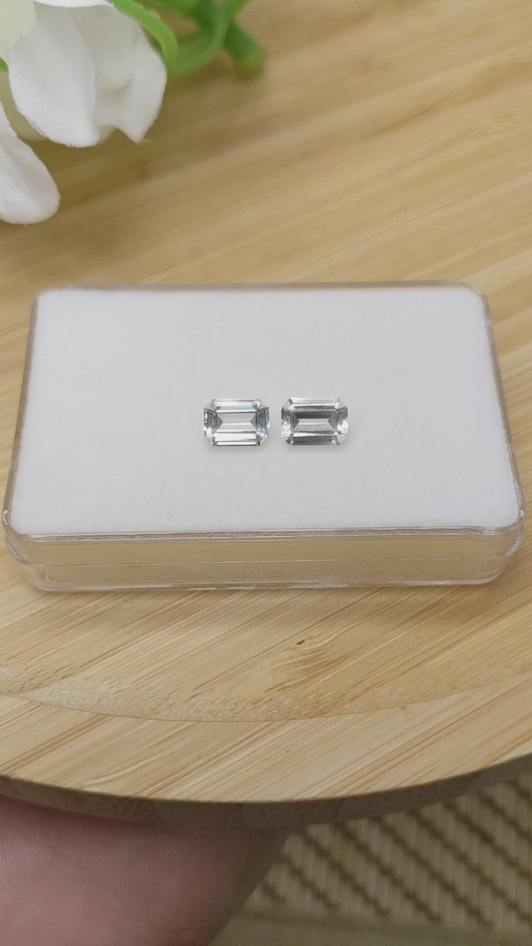 2.04&nbsp;Ct.Tw.Total Carat Weight White Sapphire Pair from Ceylon (Sri Lanka) Size Video