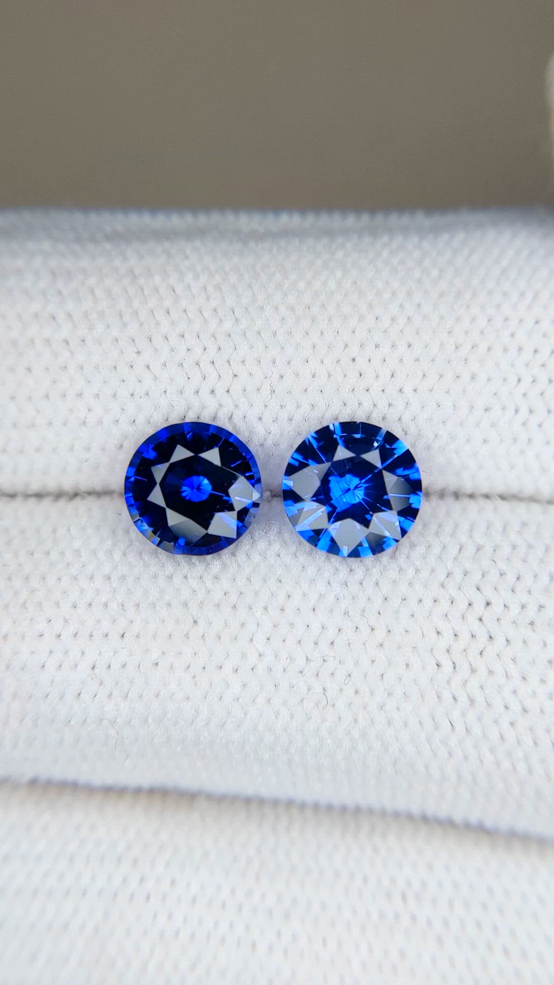 2.91&nbsp;Ct.Tw.Total Carat Weight Blue Sapphire Pair from Ceylon (Sri Lanka) Size Video