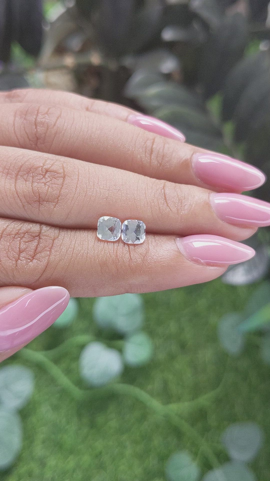 1.60&nbsp;Ct.Tw.Total Carat Weight White Sapphire Pair from Ceylon (Sri Lanka) Size Video