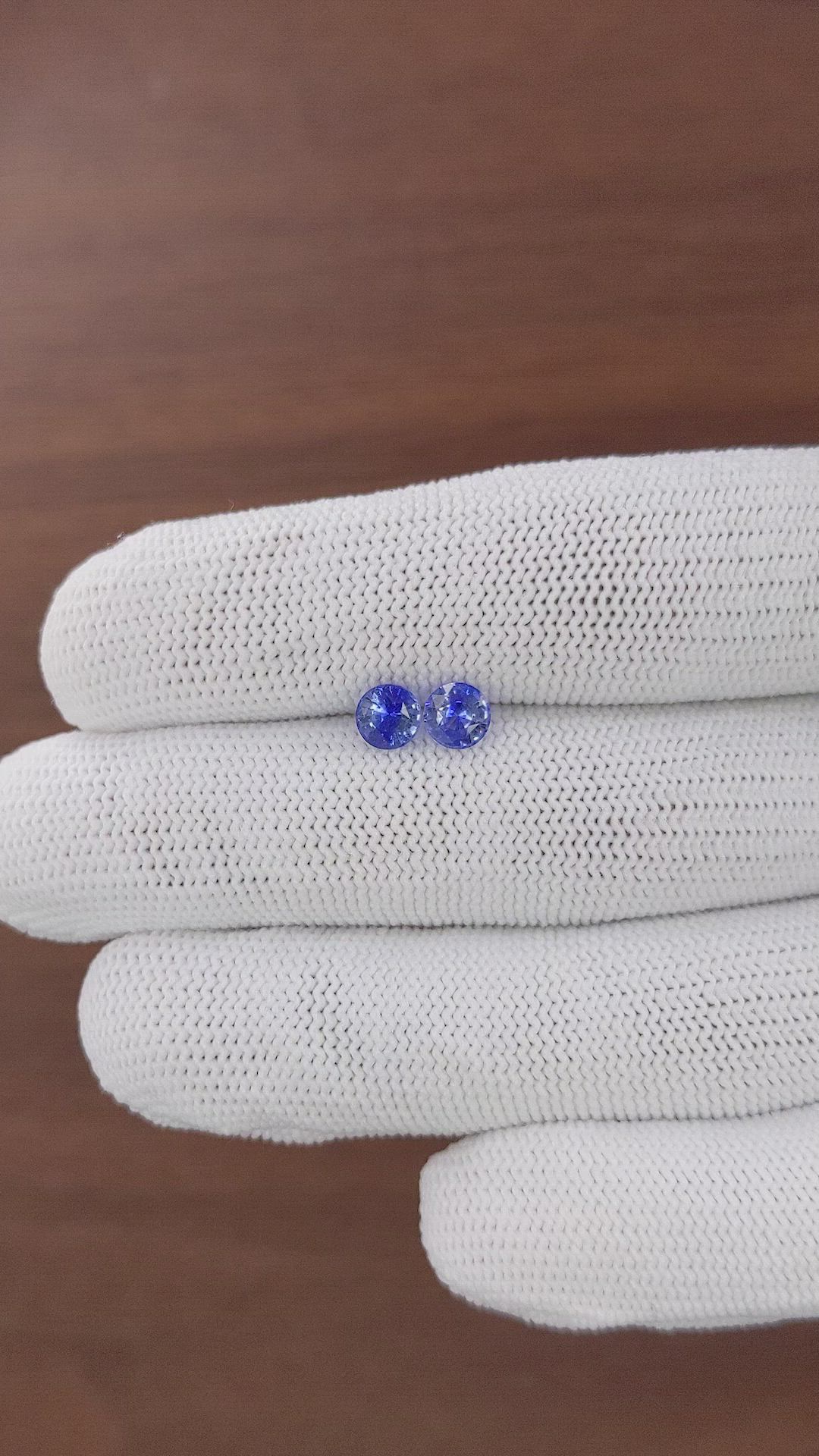 1.38&nbsp;Ct.Tw.Total Carat Weight Bi Color Sapphire Pair from Ceylon (Sri Lanka) Size Video