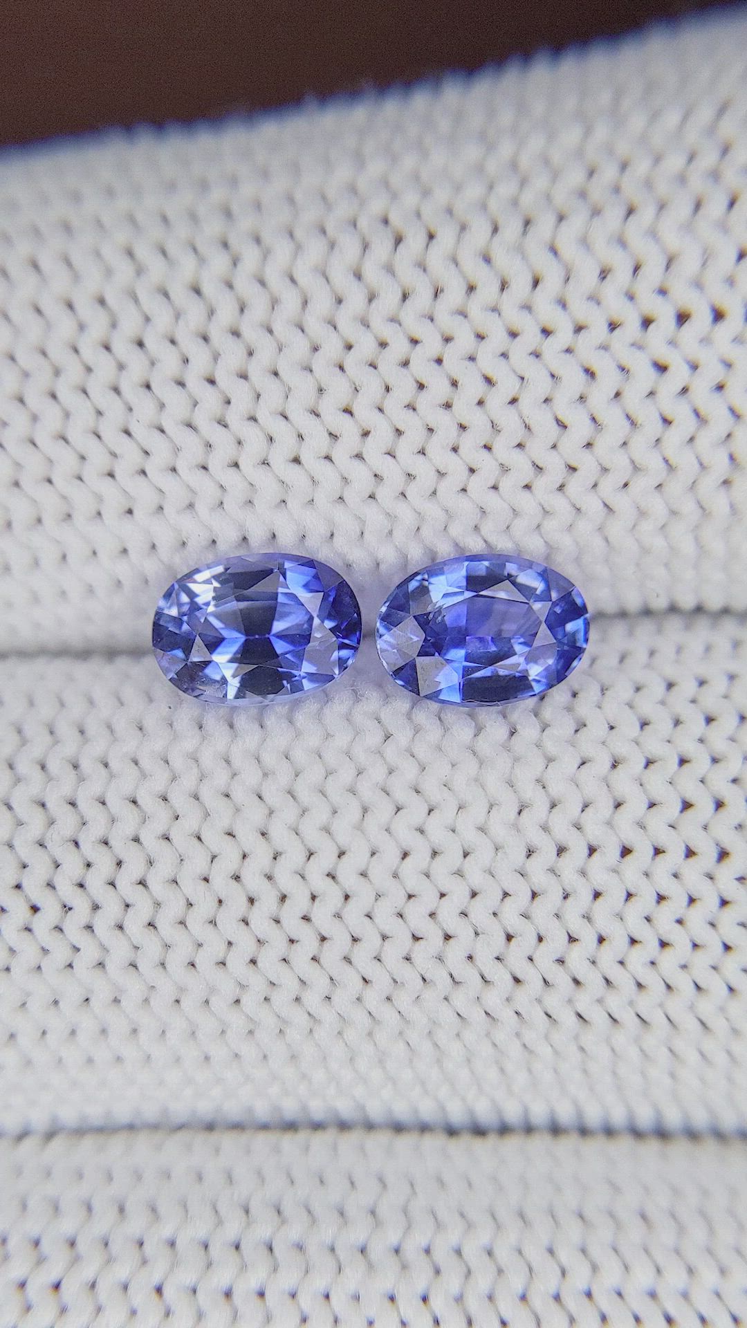 1.95&nbsp;Ct.Tw.Total Carat Weight Blue Sapphire Pair from Ceylon (Sri Lanka) Size Video