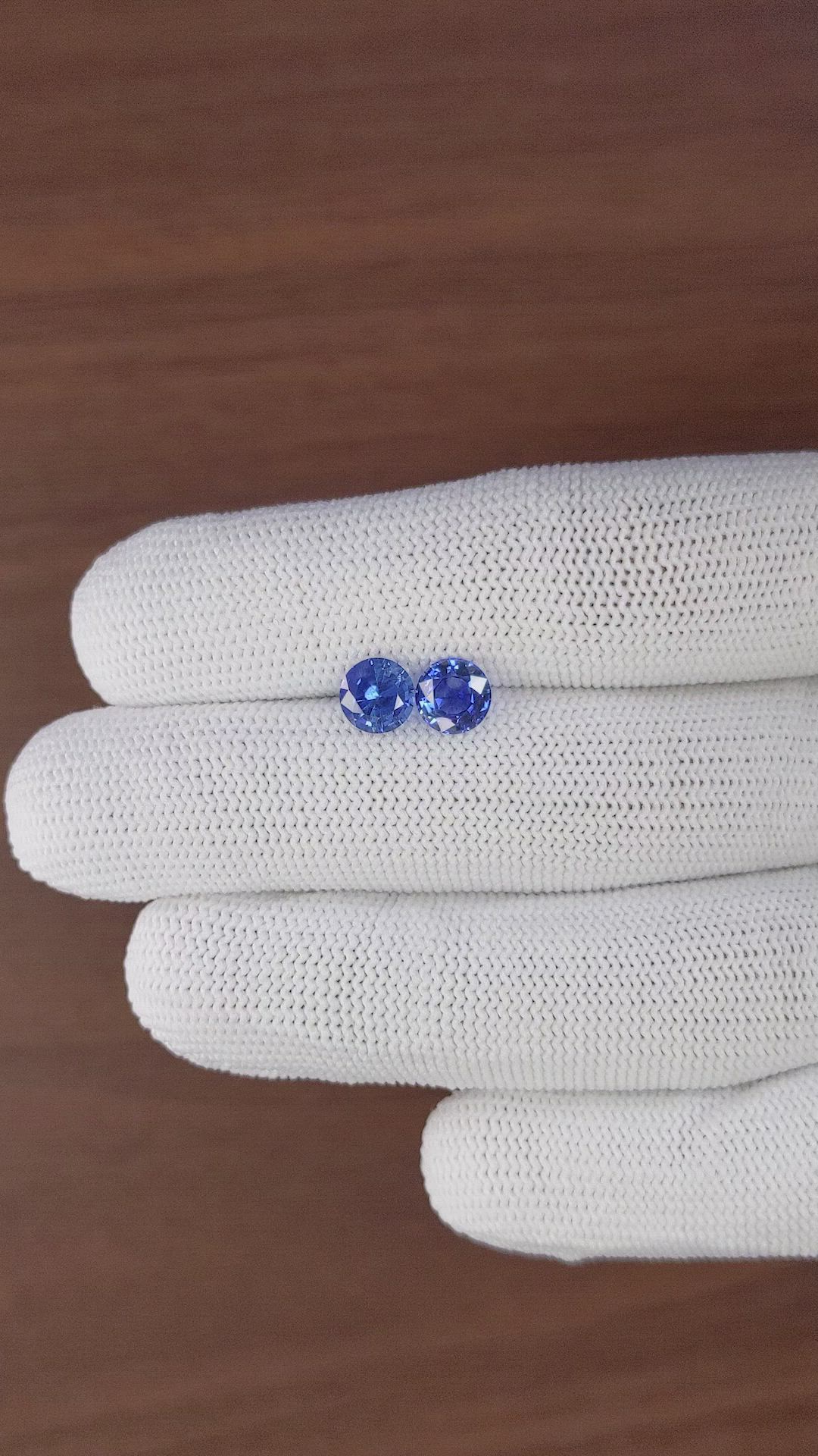 2.69&nbsp;Ct.Tw.Total Carat Weight Blue Sapphire Pair from Ceylon (Sri Lanka) Size Video