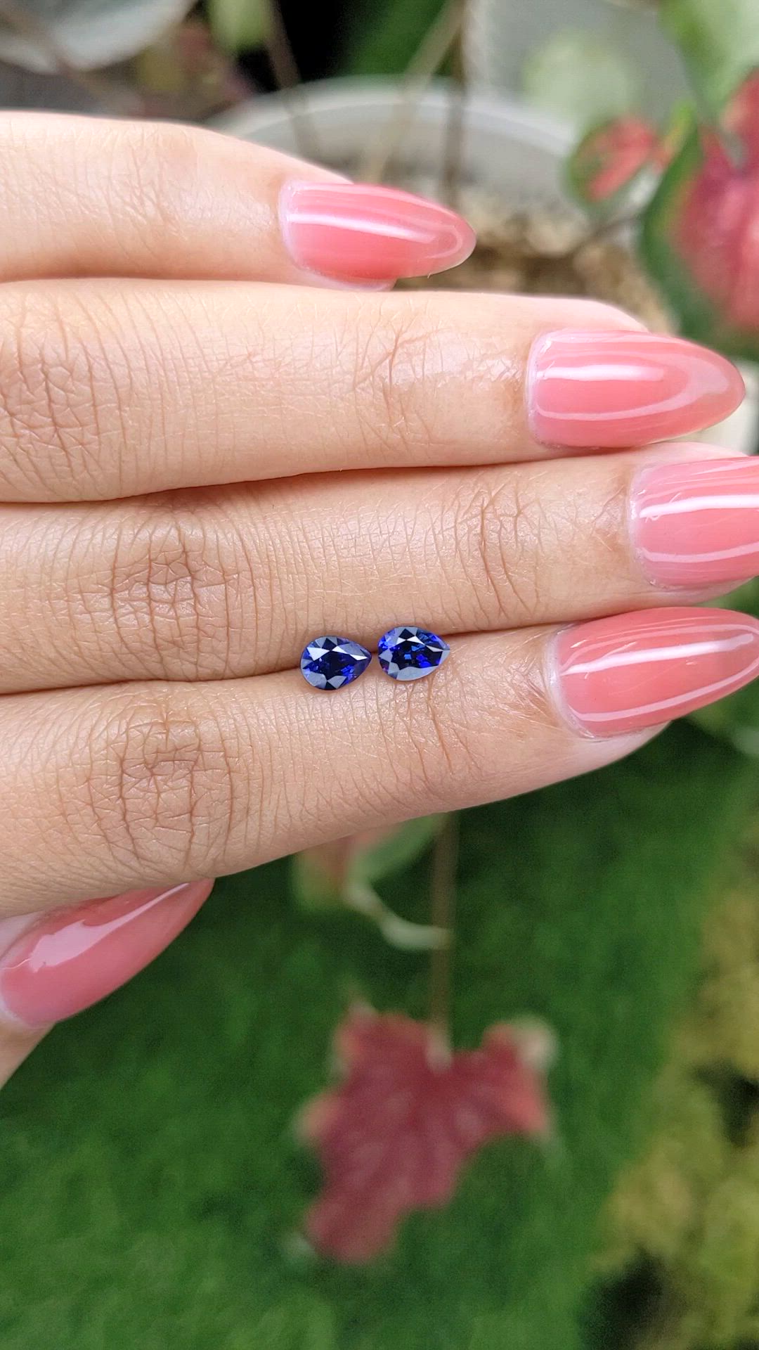 1.18&nbsp;Ct.Tw.Total Carat Weight Blue Sapphire Pair from Ceylon (Sri Lanka) Size Video