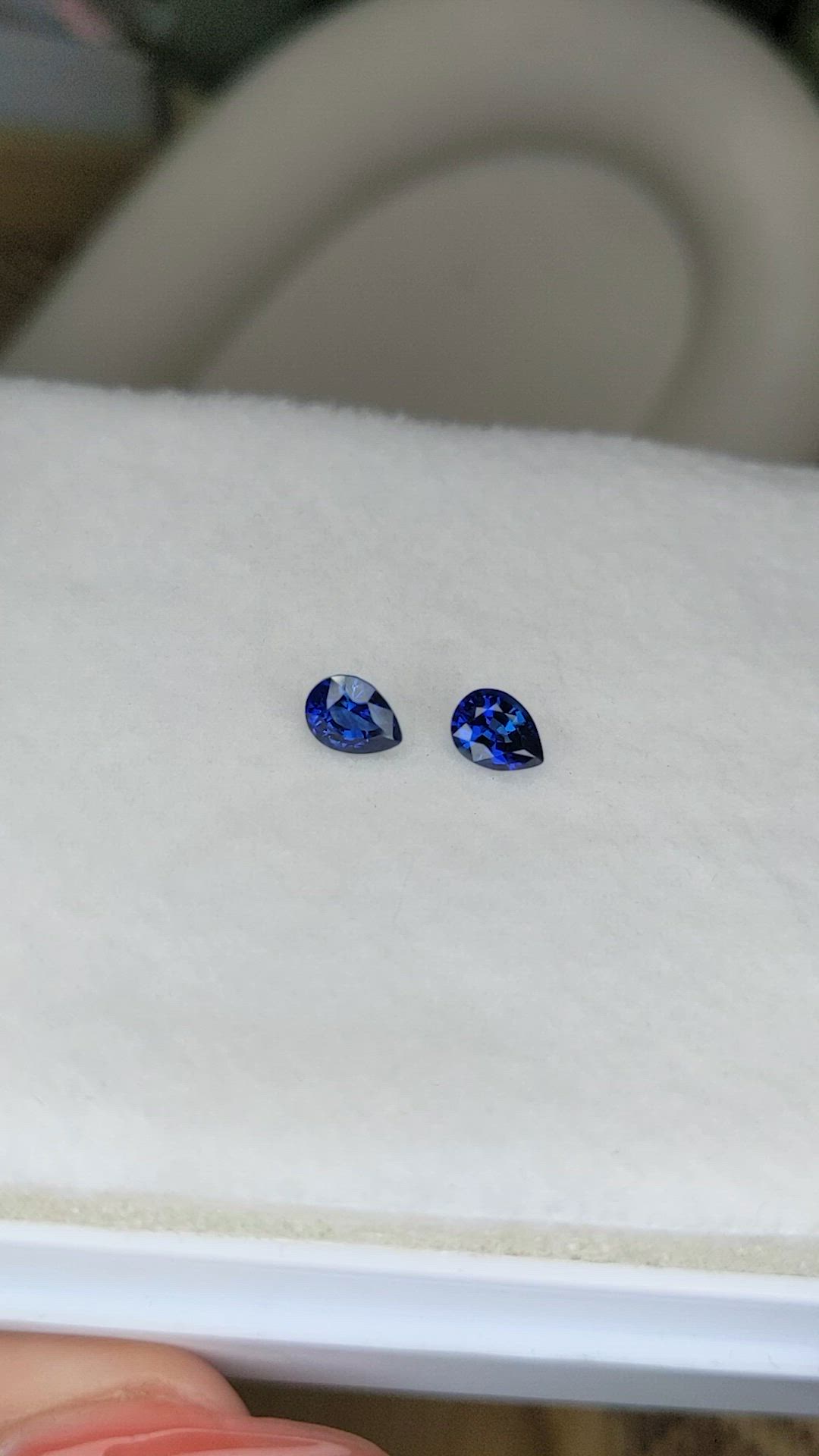 1.18&nbsp;Ct.Tw.Total Carat Weight Blue Sapphire Pair from Ceylon (Sri Lanka) Size Video