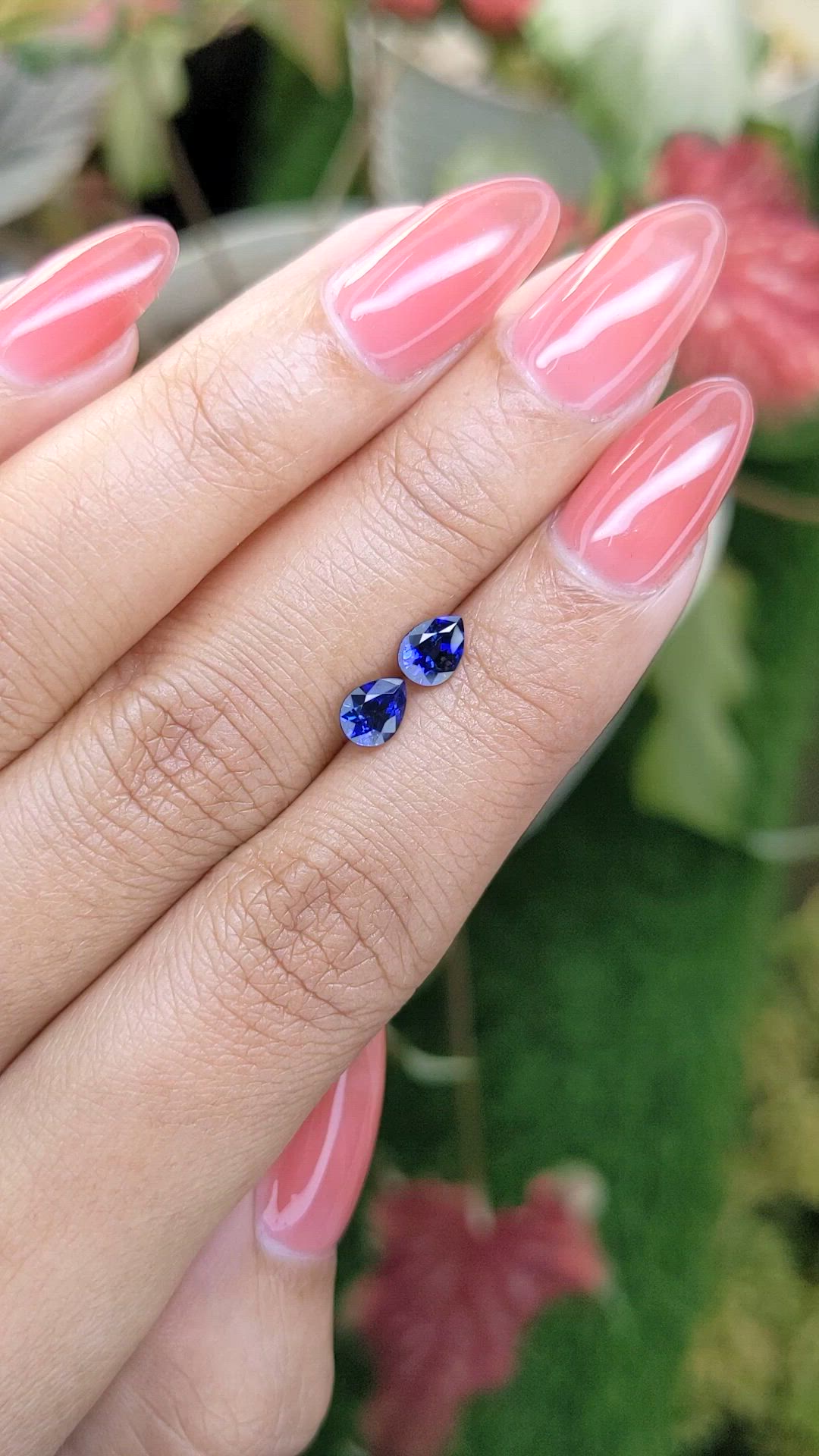1.18&nbsp;Ct.Tw.Total Carat Weight Blue Sapphire Pair from Ceylon (Sri Lanka) Size Video