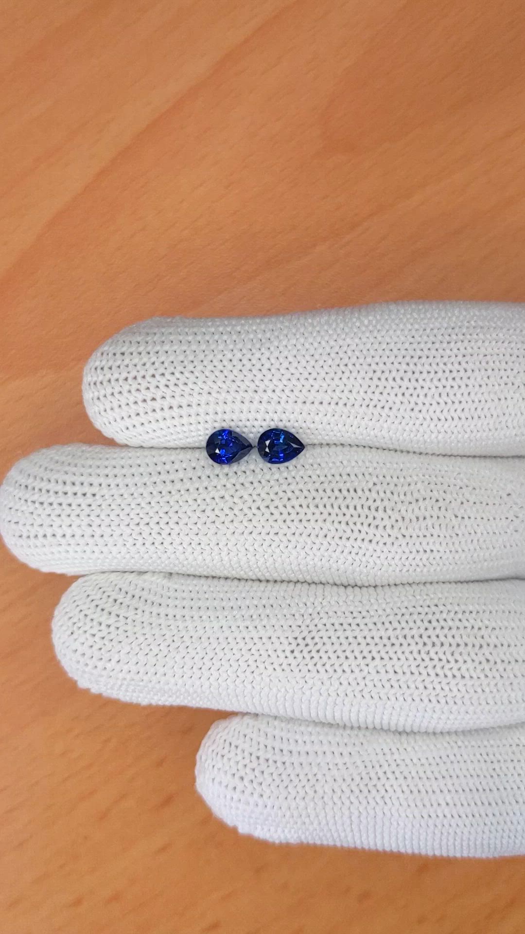 1.18&nbsp;Ct.Tw.Total Carat Weight Blue Sapphire Pair from Ceylon (Sri Lanka) Size Video