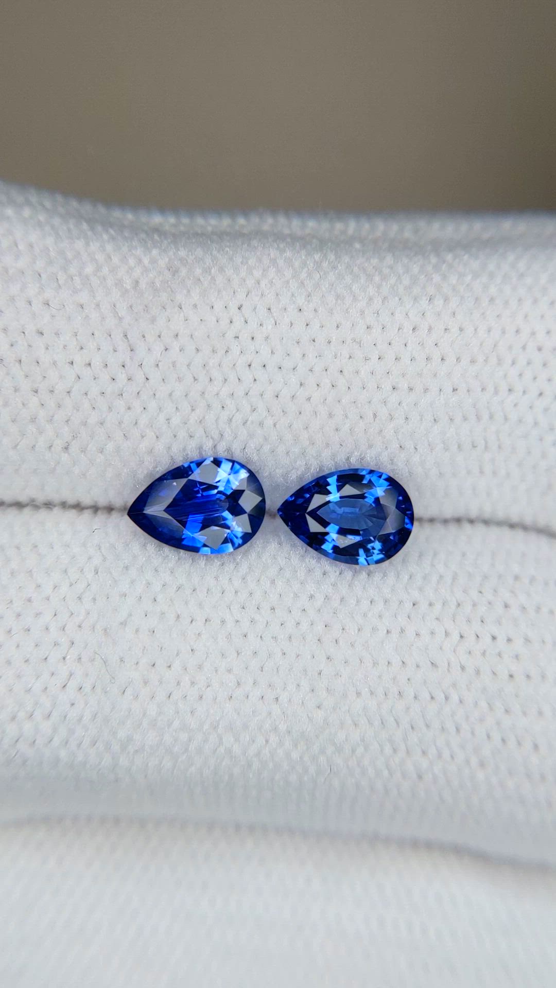1.54&nbsp;Ct.Tw.Total Carat Weight Blue Sapphire Pair from Ceylon (Sri Lanka) Size Video