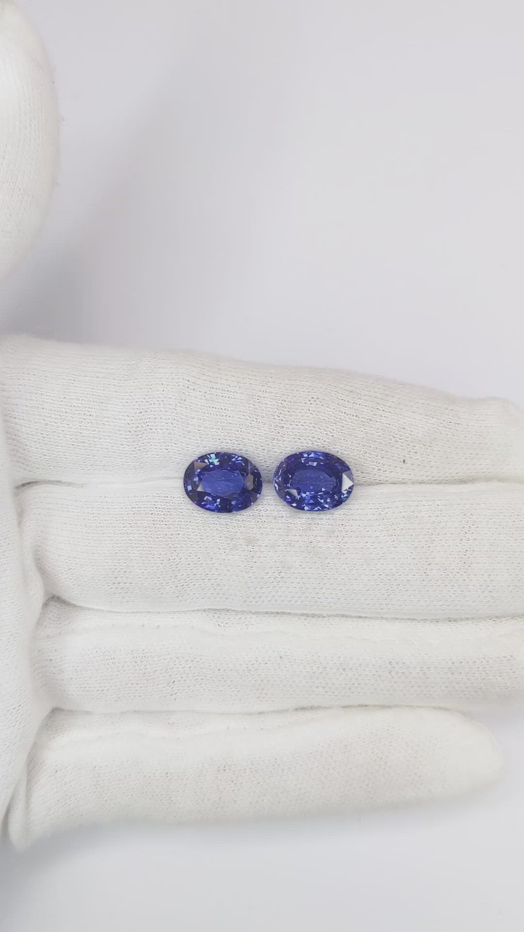 7.22&nbsp;Ct.Tw.Total Carat Weight Blue Sapphire Pair from Ceylon (Sri Lanka) Size Video
