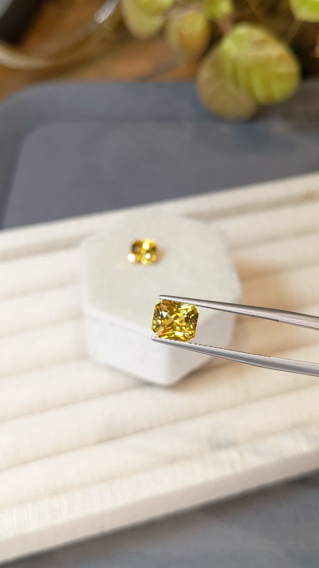 5.07&nbsp;Ct.Tw.Total Carat Weight Yellow Sapphire Pair from Ceylon (Sri Lanka) Size Video