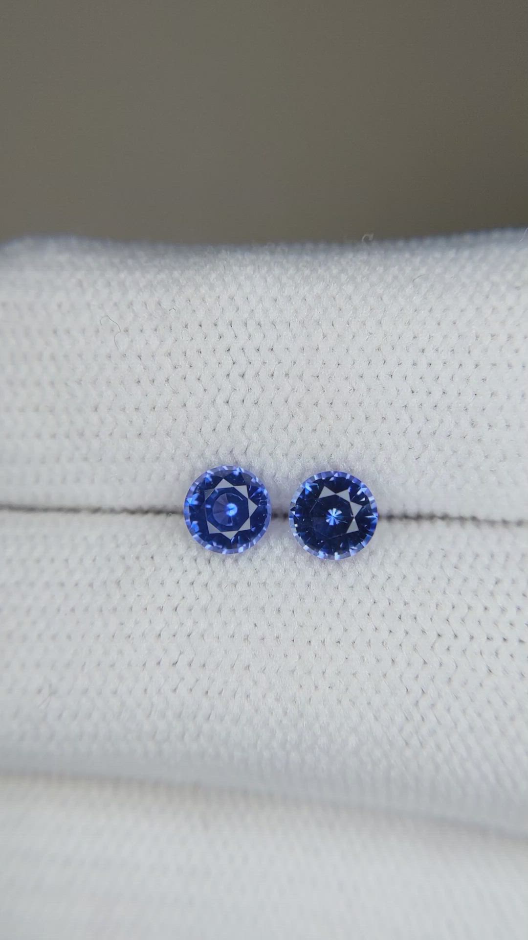 1.16&nbsp;Ct.Tw.Total Carat Weight Blue Sapphire Pair from Ceylon (Sri Lanka) Size Video