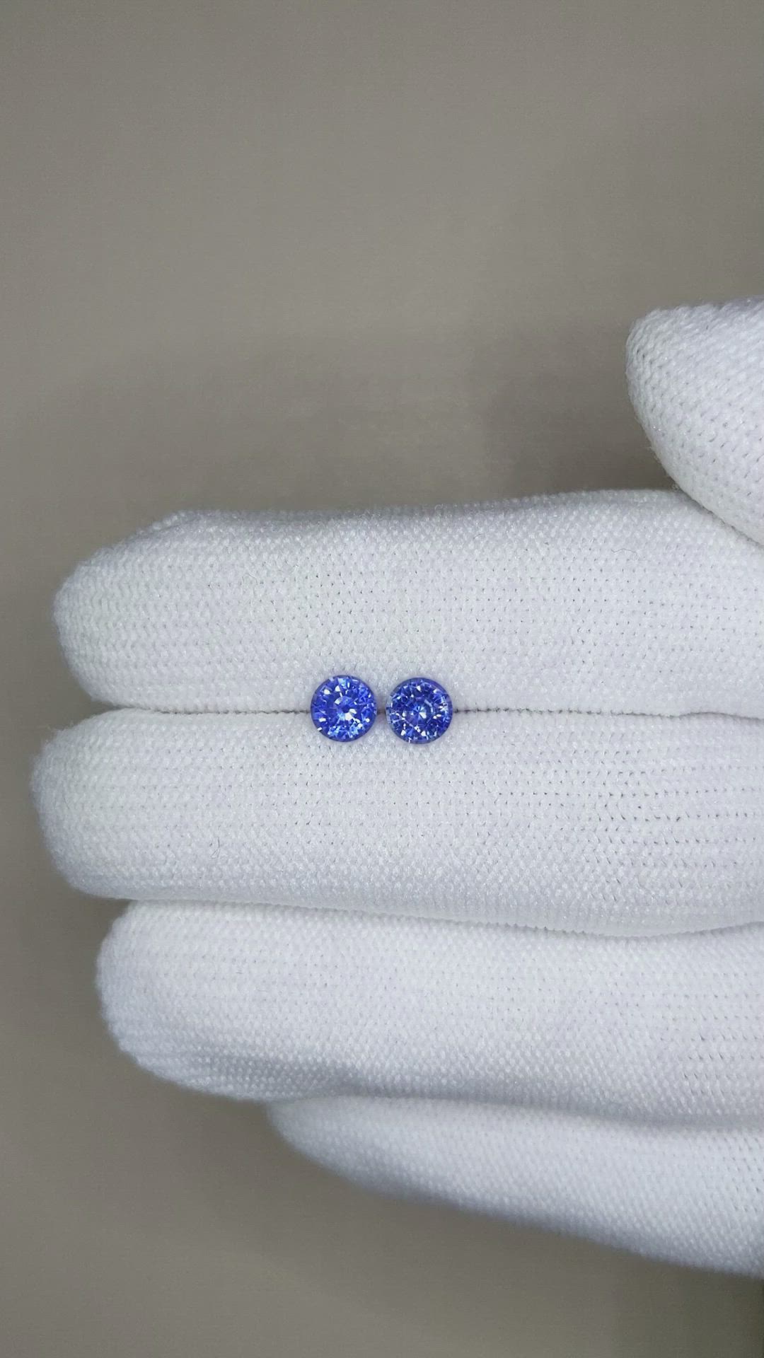 1.16&nbsp;Ct.Tw.Total Carat Weight Blue Sapphire Pair from Ceylon (Sri Lanka) Size Video