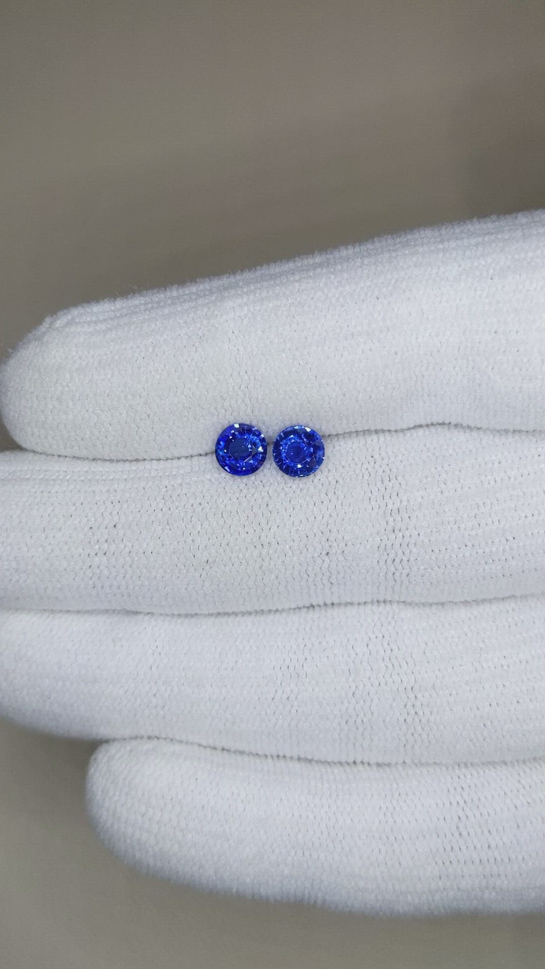 1.25&nbsp;Ct.Tw.Total Carat Weight Blue Sapphire Pair from Ceylon (Sri Lanka) Size Video