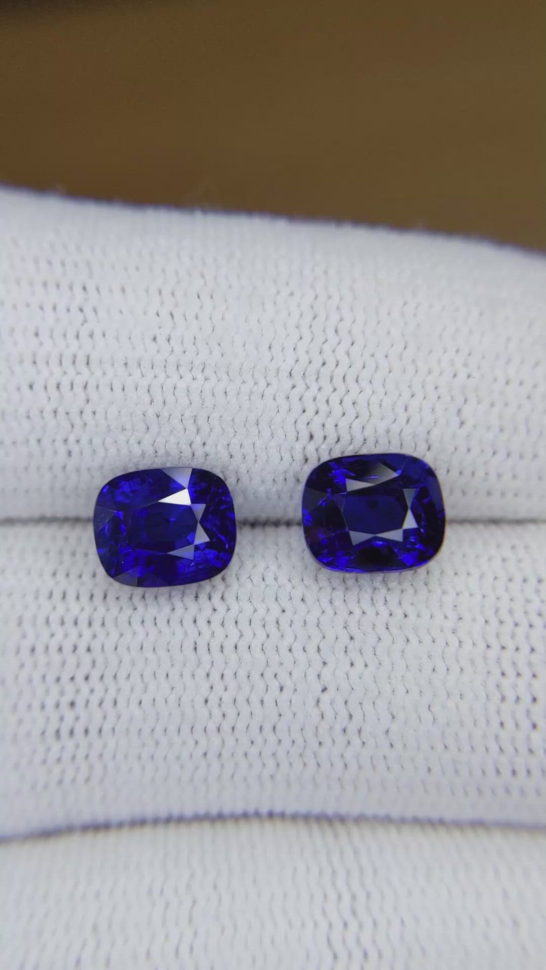 5.02&nbsp;Ct.Tw.Total Carat Weight Blue Sapphire Pair from Ceylon (Sri Lanka) Size Video