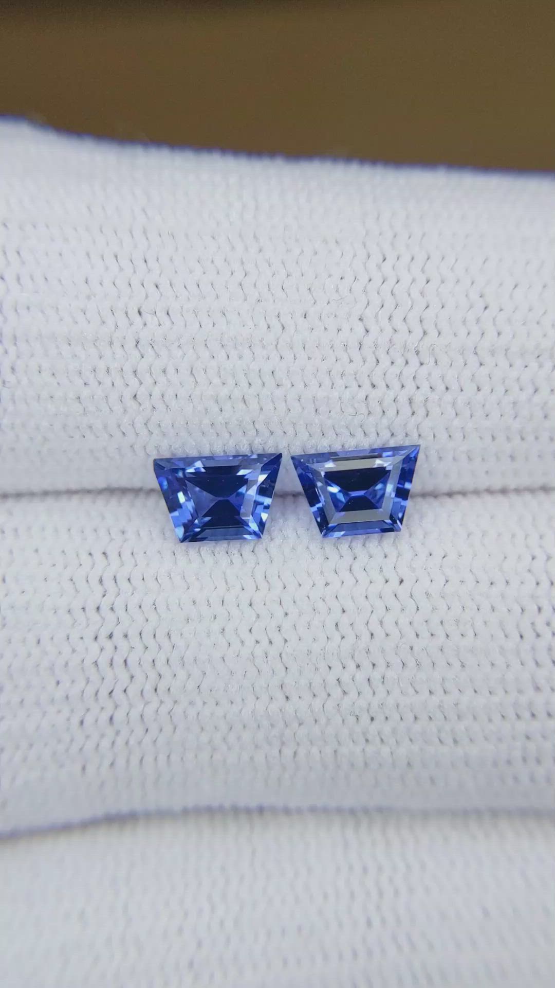 1.51&nbsp;Ct.Tw.Total Carat Weight Blue Sapphire Pair from Ceylon (Sri Lanka) Size Video