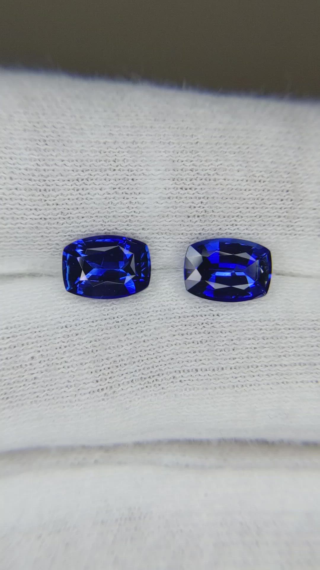 3.21&nbsp;Ct.Tw.Total Carat Weight Blue Sapphire Pair from Ceylon (Sri Lanka) Size Video