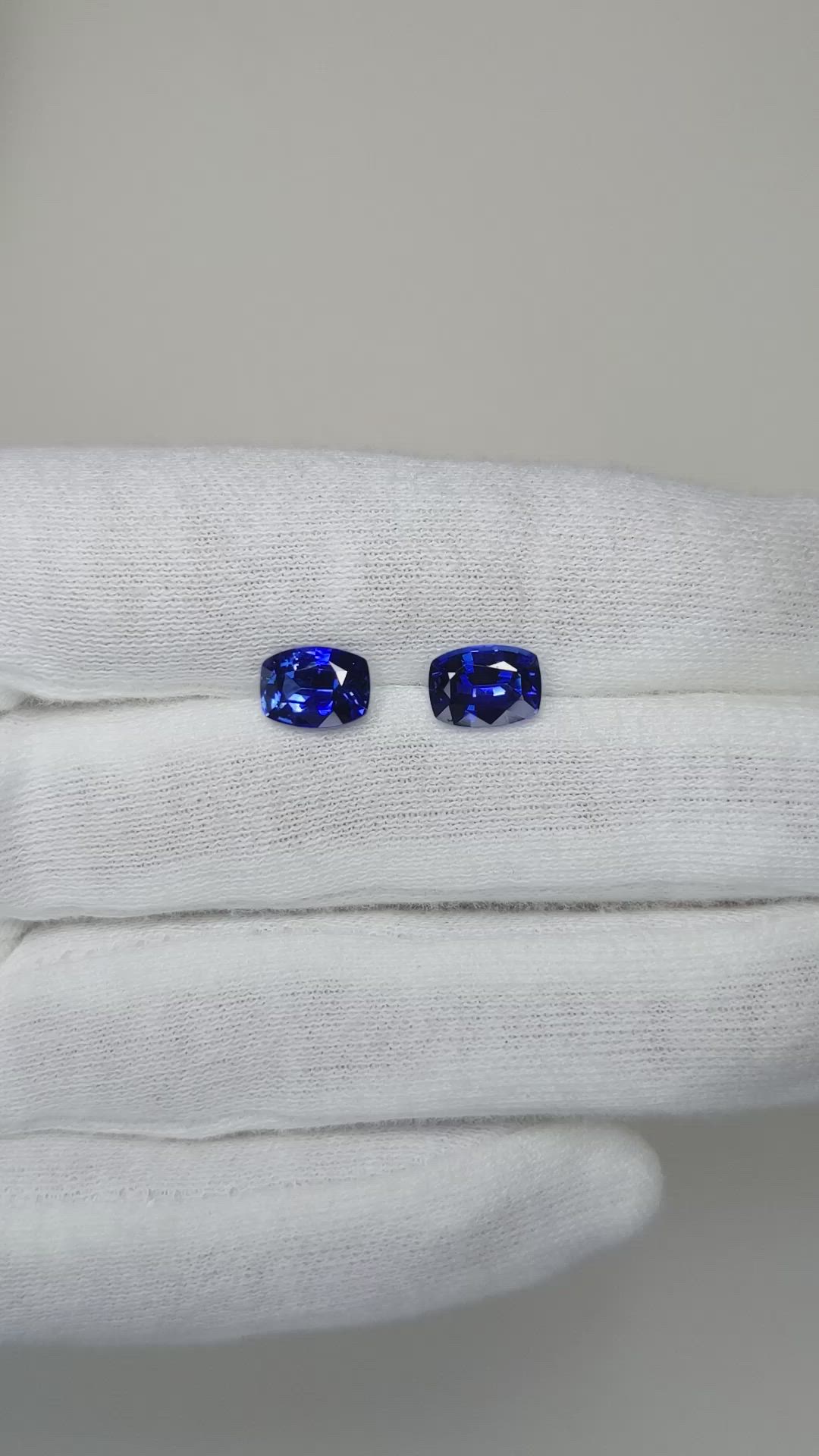 3.21&nbsp;Ct.Tw.Total Carat Weight Blue Sapphire Pair from Ceylon (Sri Lanka) Size Video