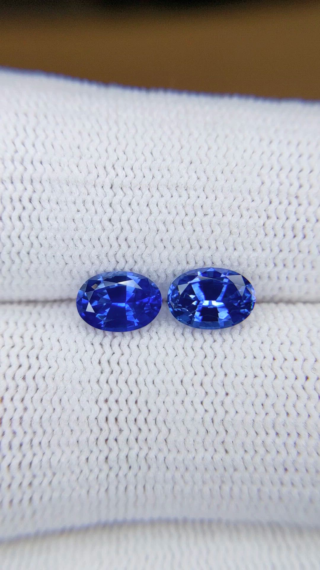 1.95&nbsp;Ct.Tw.Total Carat Weight Blue Sapphire Pair from Ceylon (Sri Lanka) Size Video