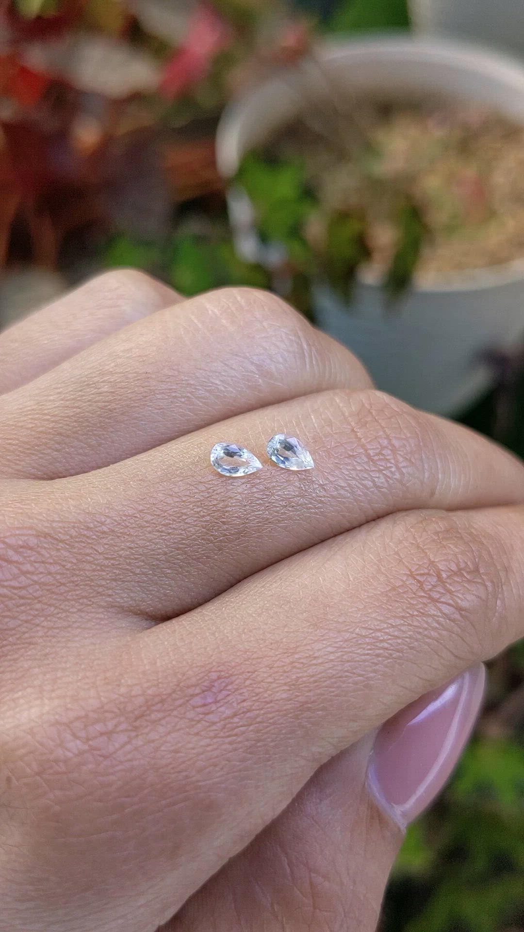 0.56&nbsp;Ct.Tw.Total Carat Weight White Sapphire Pair from Ceylon (Sri Lanka) Size Video