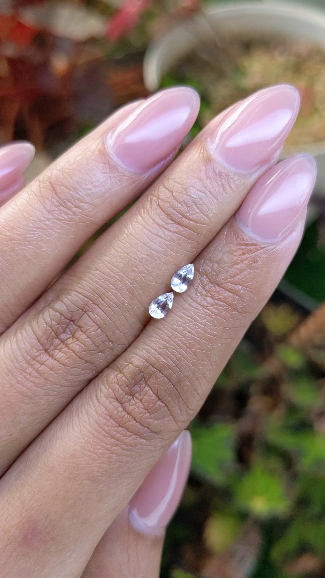 0.56&nbsp;Ct.Tw.Total Carat Weight White Sapphire Pair from Ceylon (Sri Lanka) Size Video