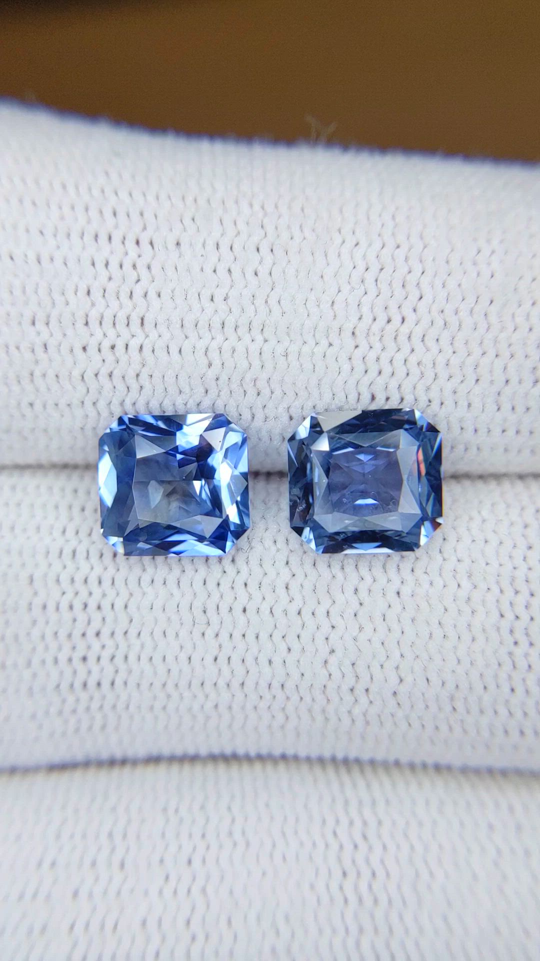 4.35&nbsp;Ct.Tw.Total Carat Weight Blue Sapphire Pair from Ceylon (Sri Lanka) Size Video