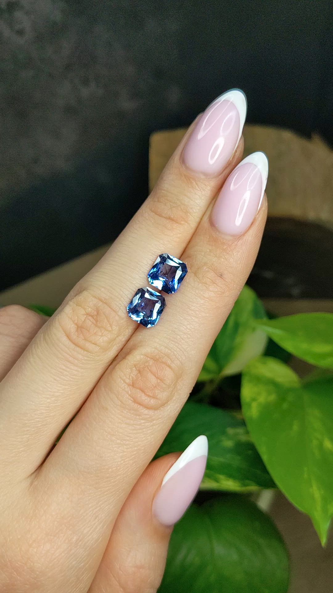 4.35&nbsp;Ct.Tw.Total Carat Weight Blue Sapphire Pair from Ceylon (Sri Lanka) Size Video