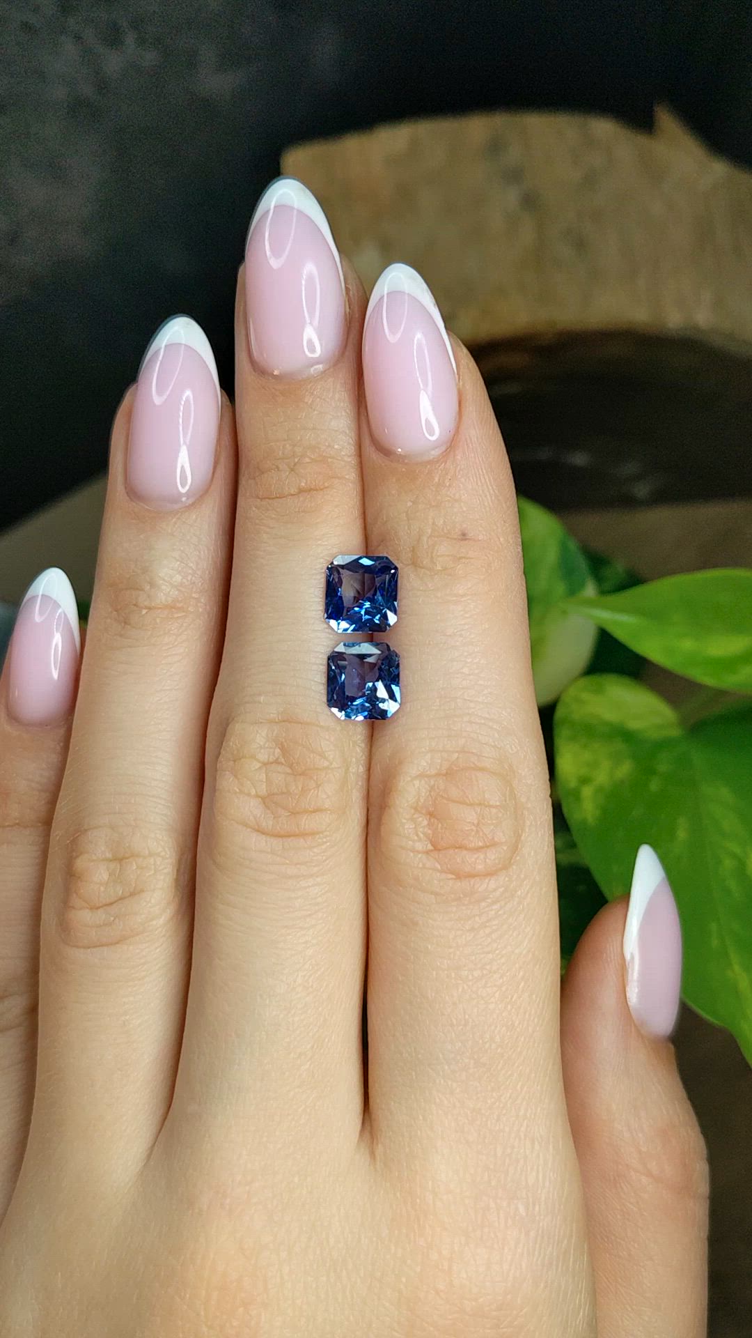 4.35&nbsp;Ct.Tw.Total Carat Weight Blue Sapphire Pair from Ceylon (Sri Lanka) Size Video