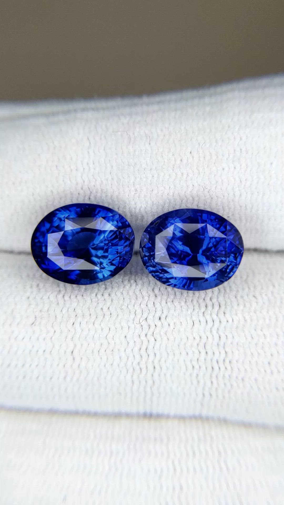 11.35&nbsp;Ct.Tw.Total Carat Weight Blue Sapphire Pair from Ceylon (Sri Lanka) Size Video