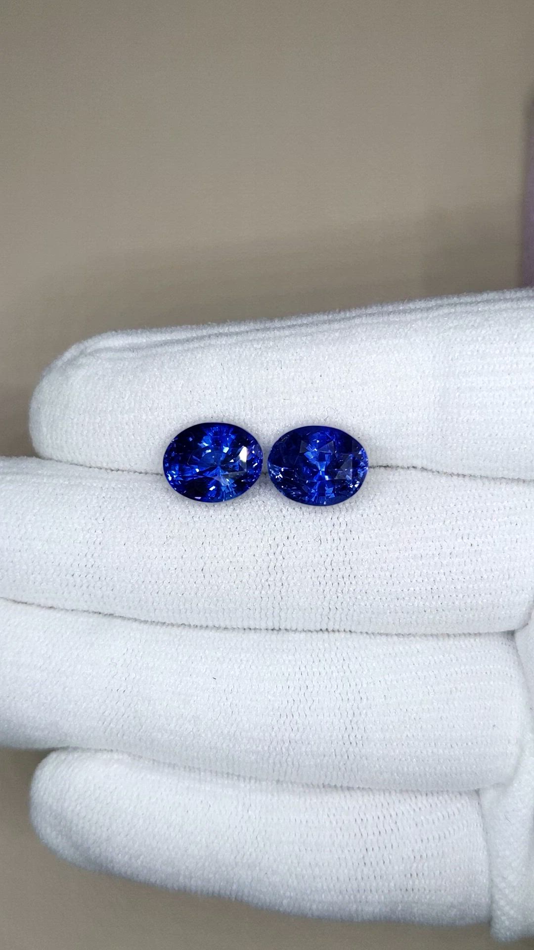 11.35&nbsp;Ct.Tw.Total Carat Weight Blue Sapphire Pair from Ceylon (Sri Lanka) Size Video