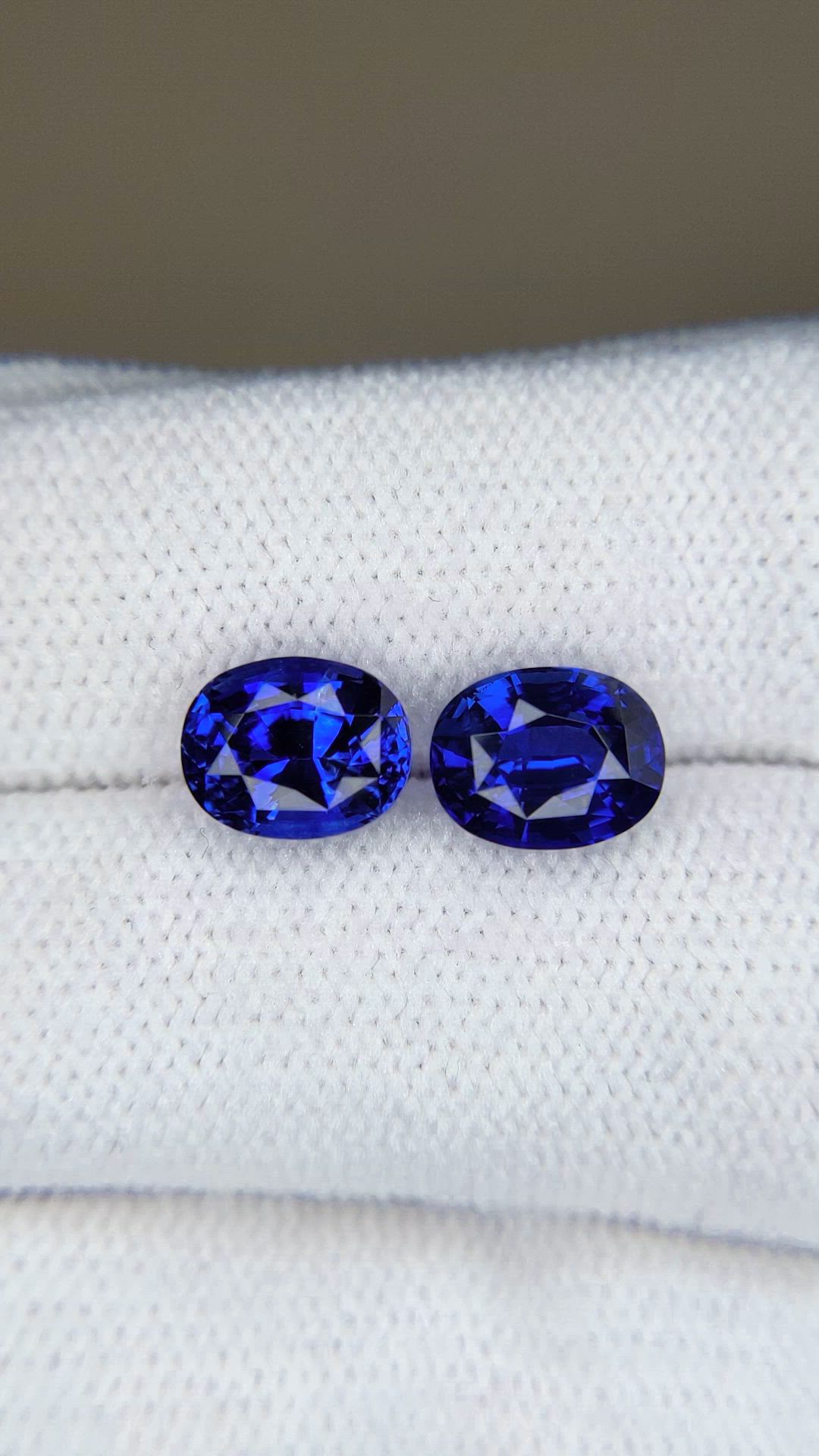4.04&nbsp;Ct.Tw.Total Carat Weight Blue Sapphire Pair from Ceylon (Sri Lanka) Size Video