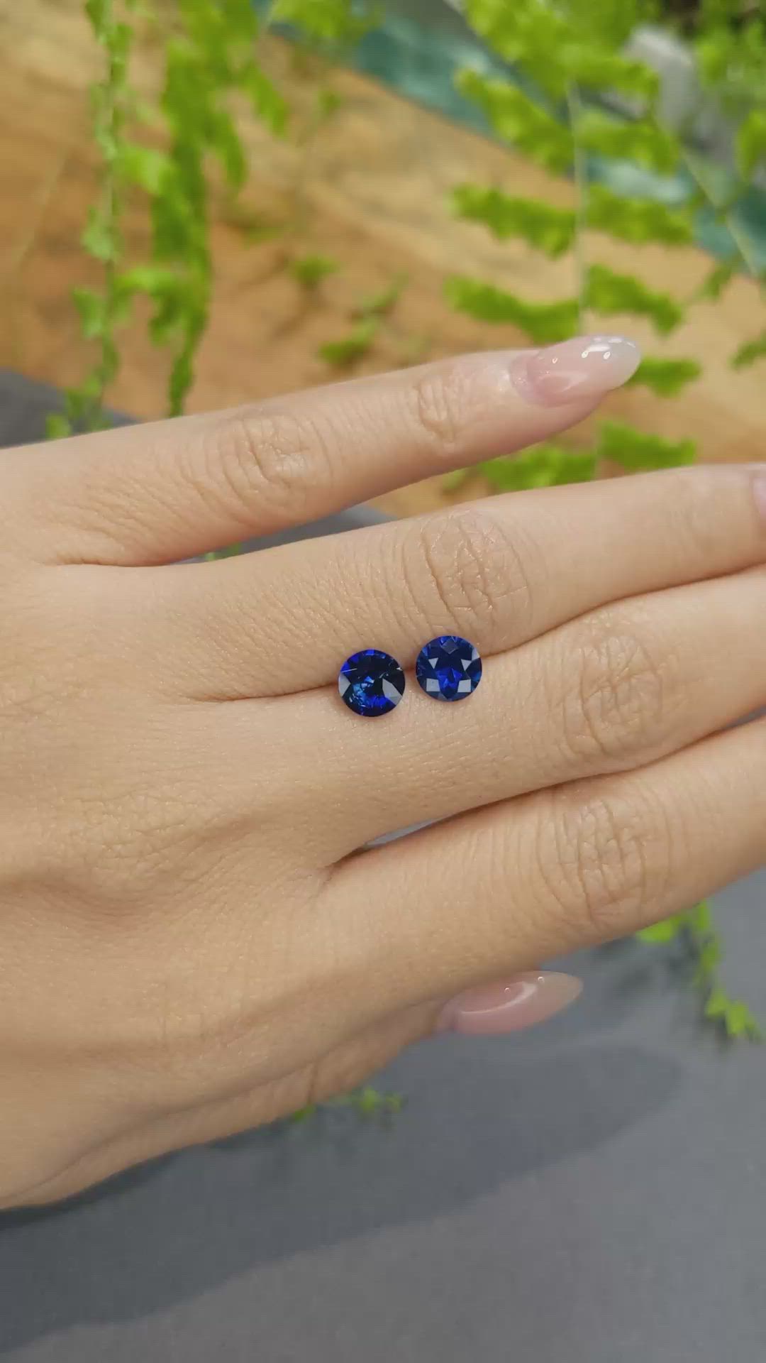 2.03&nbsp;Ct.Tw.Total Carat Weight Blue Sapphire Pair from Ceylon (Sri Lanka) Size Video