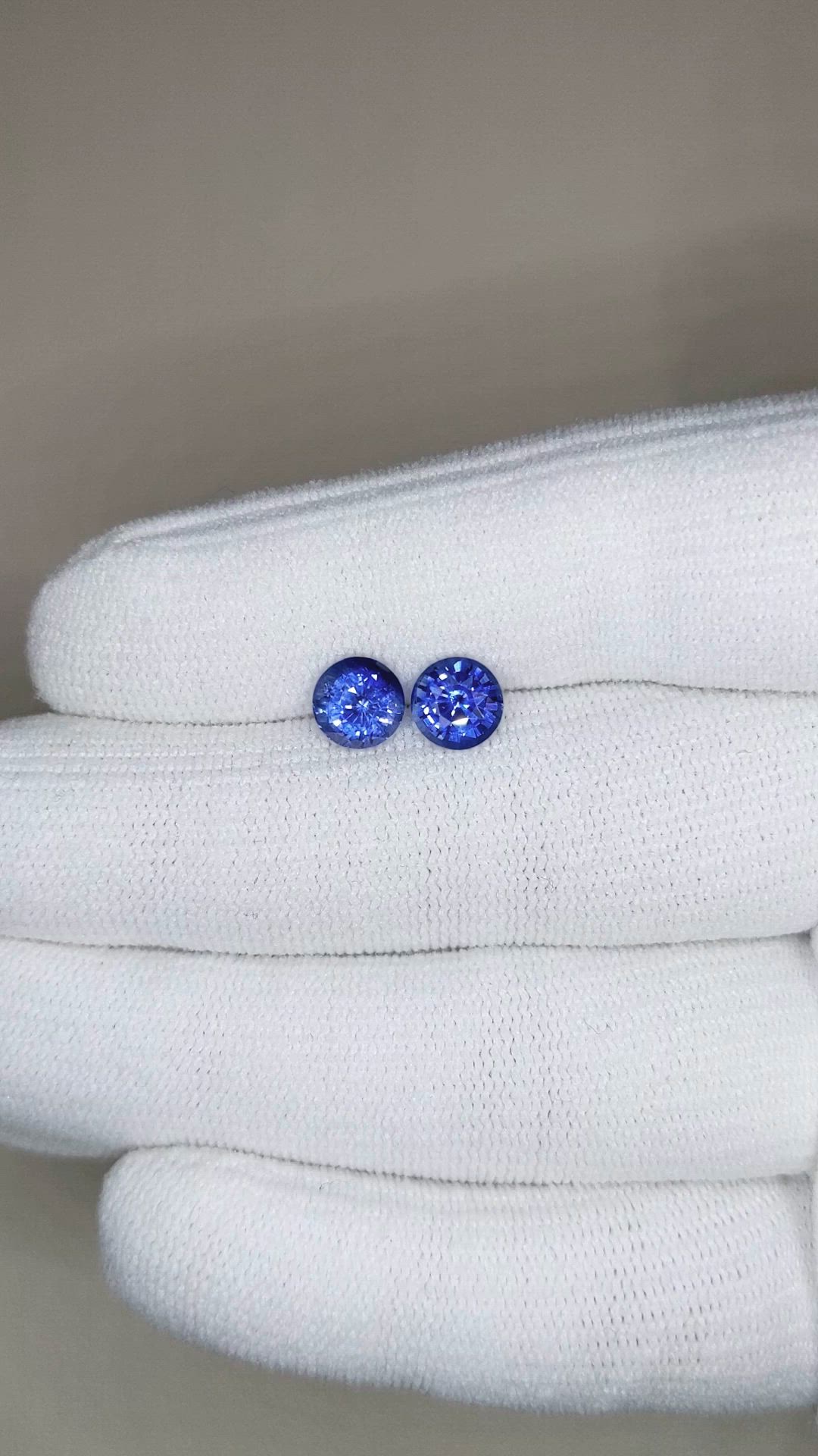 2.86&nbsp;Ct.Tw.Total Carat Weight Blue Sapphire Pair from Ceylon (Sri Lanka) Size Video