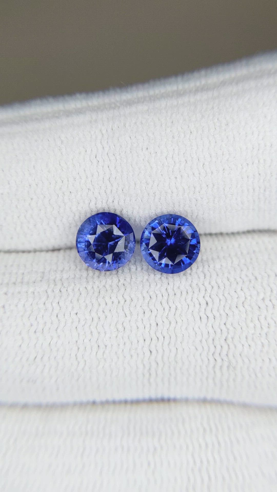 2.86&nbsp;Ct.Tw.Total Carat Weight Blue Sapphire Pair from Ceylon (Sri Lanka) Size Video