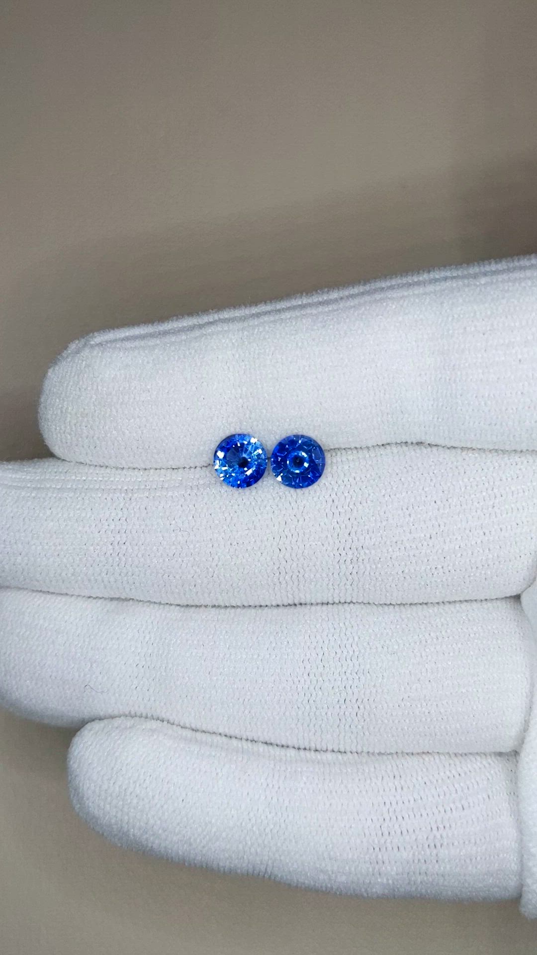 1.82&nbsp;Ct.Tw.Total Carat Weight Blue Sapphire Pair from Ceylon (Sri Lanka) Size Video