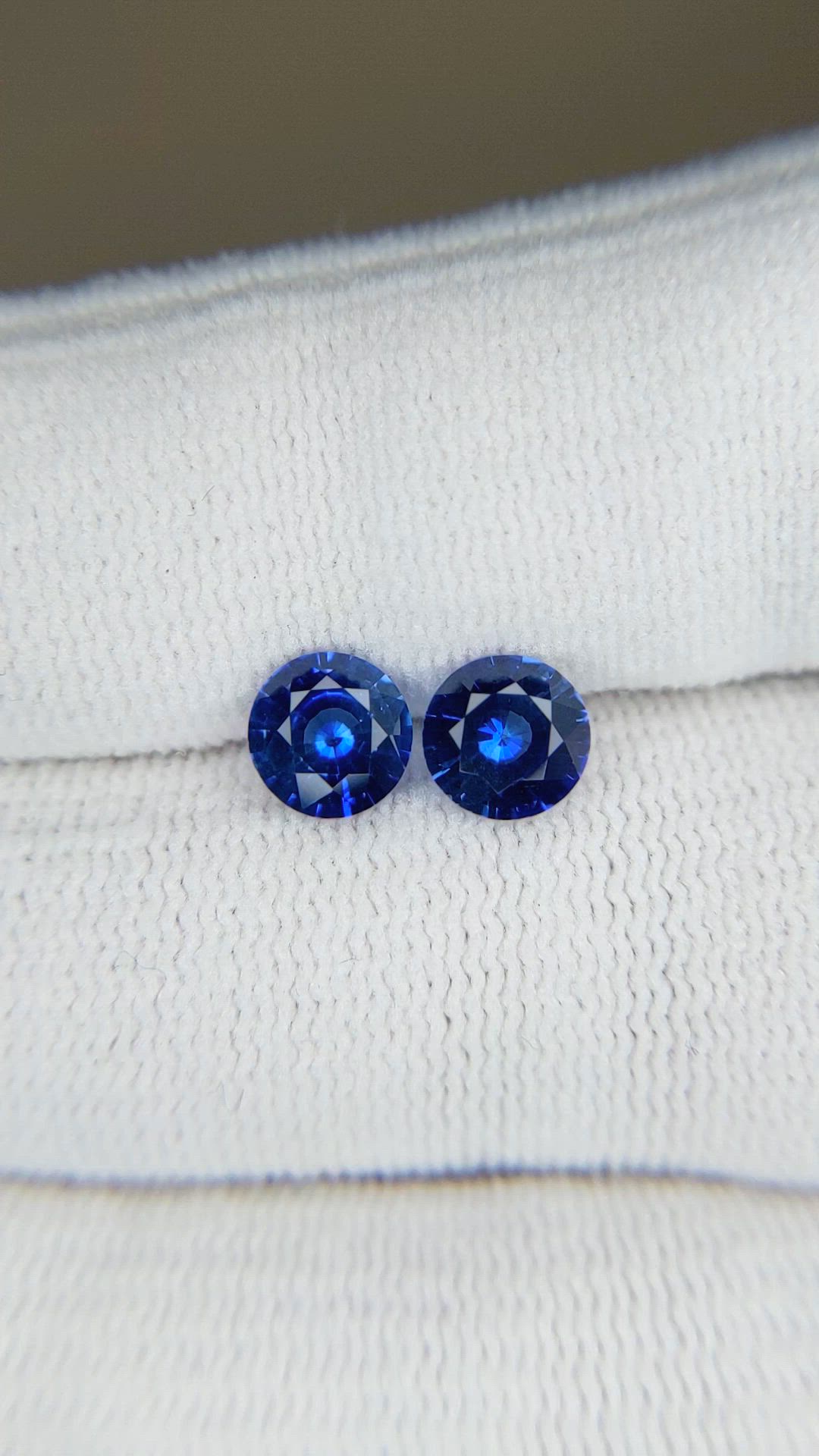 1.82&nbsp;Ct.Tw.Total Carat Weight Blue Sapphire Pair from Ceylon (Sri Lanka) Size Video