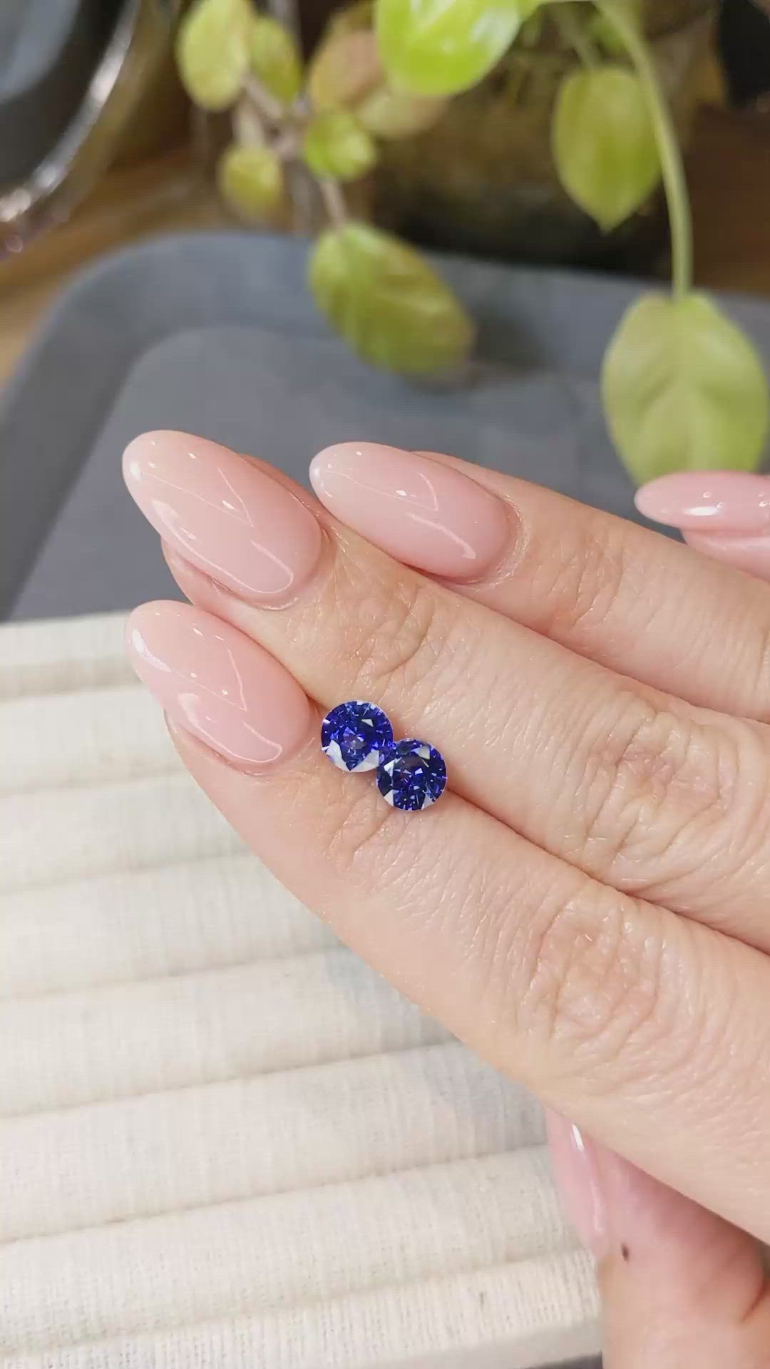 1.82&nbsp;Ct.Tw.Total Carat Weight Blue Sapphire Pair from Ceylon (Sri Lanka) Size Video