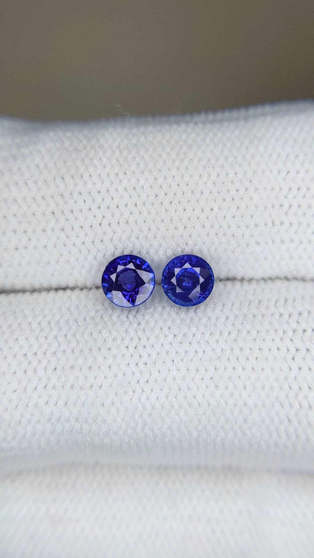 1.17&nbsp;Ct.Tw.Total Carat Weight Blue Sapphire Pair from Ceylon (Sri Lanka) Size Video
